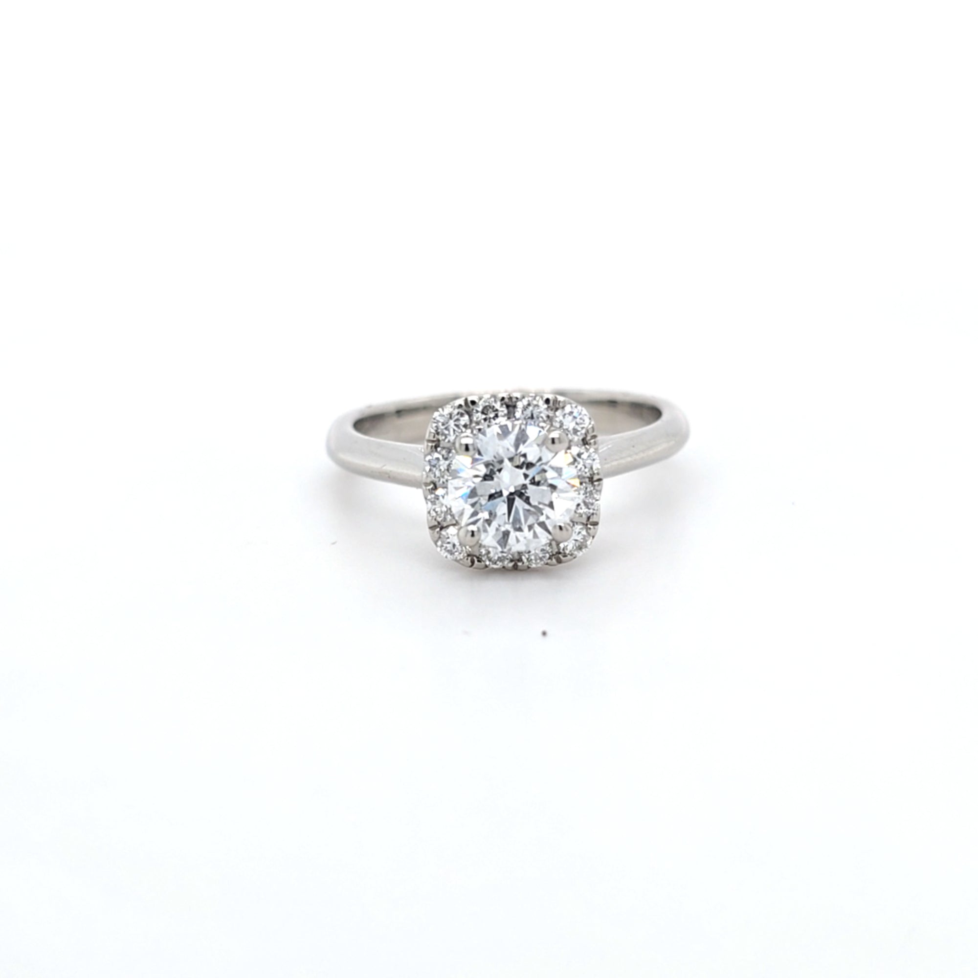 1.05ct D/VS2 LAB Diamond Halo Ring set in Platinum