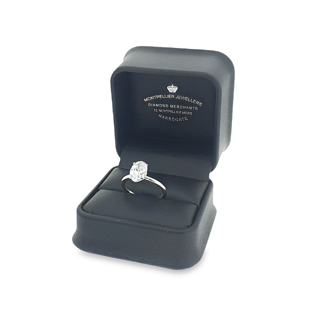 IGI 2.02ct E /SI1 LAB Diamond Oval Shape Solitaire Set In Platinum