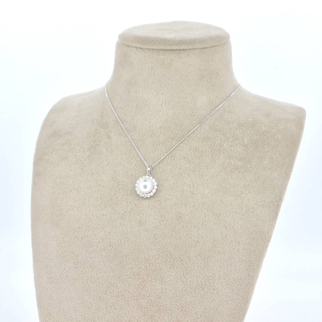 Pearl Halo Pendant AAA Quality Akoya Pearls 8 - 8.5mm in 18ct White Gold