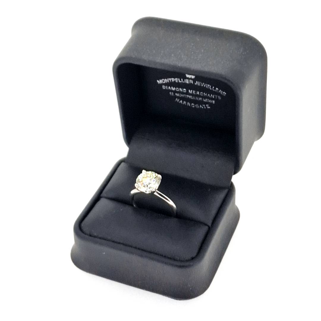 GIA 3.01ct L/SI2 Round Brilliant Cut Diamond Solitaire set in Platinum