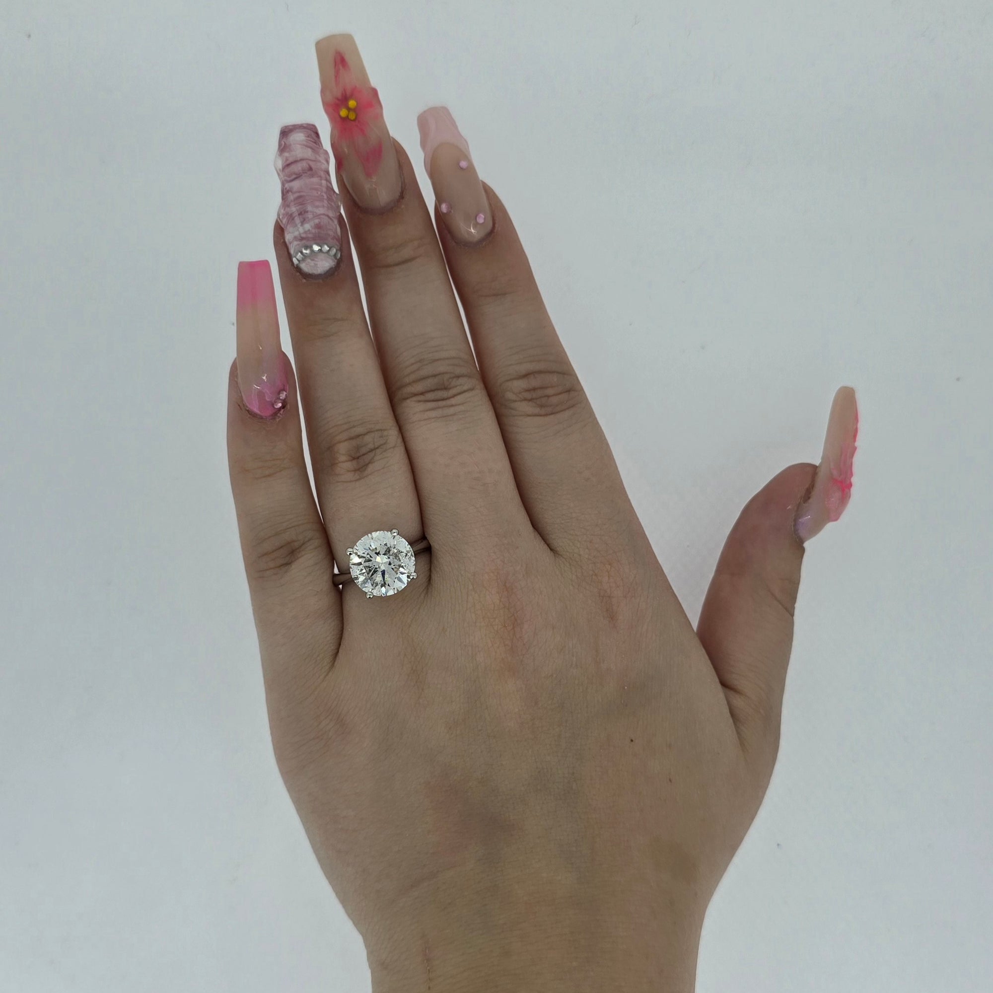 6.01ct H/I1 Round Brilliant Cut Diamond Solitaire set in Platinum