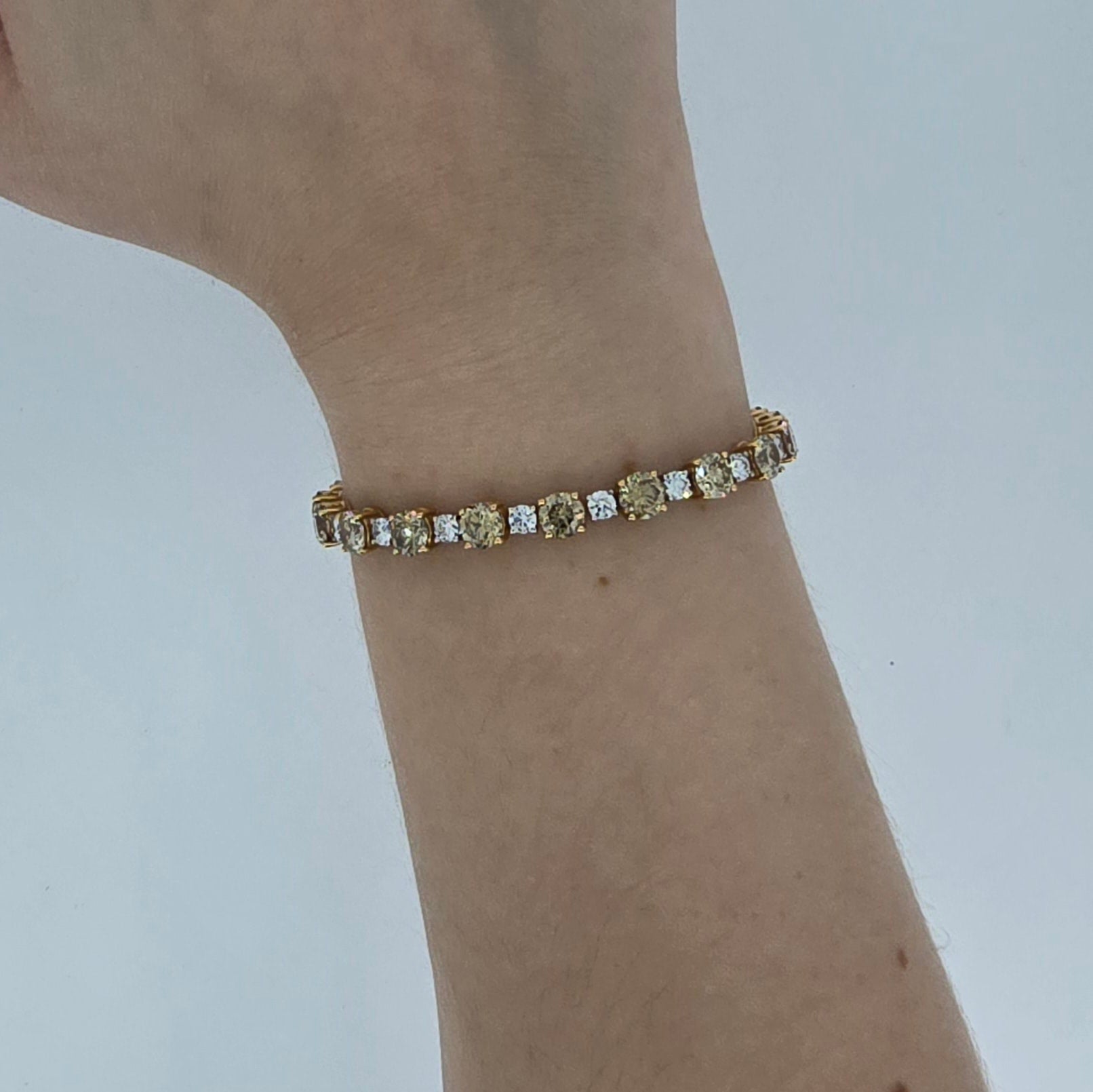 15.76ct Fancy Diamond Line Bracelet in 18ct Gold - Montpellier Jewellers
