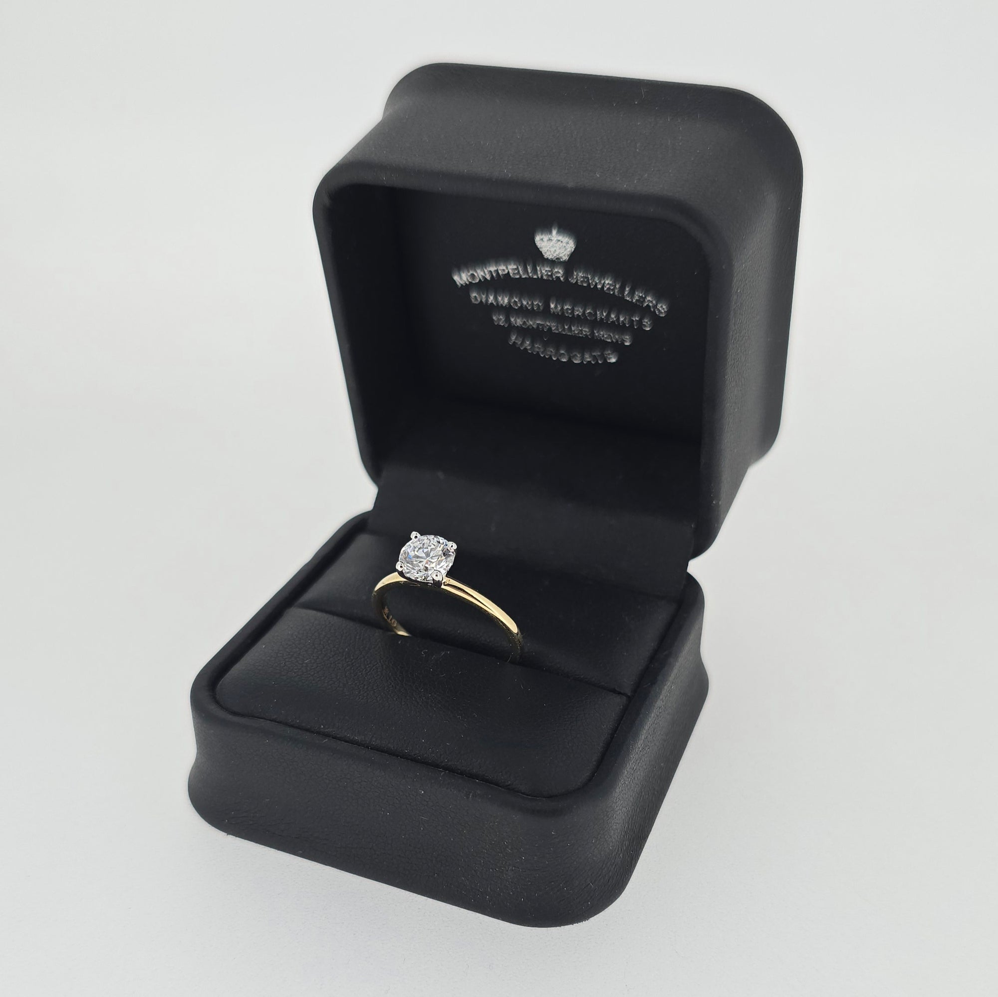 1.01ct D/VS LAB Diamond Solitaire set in Yellow Gold