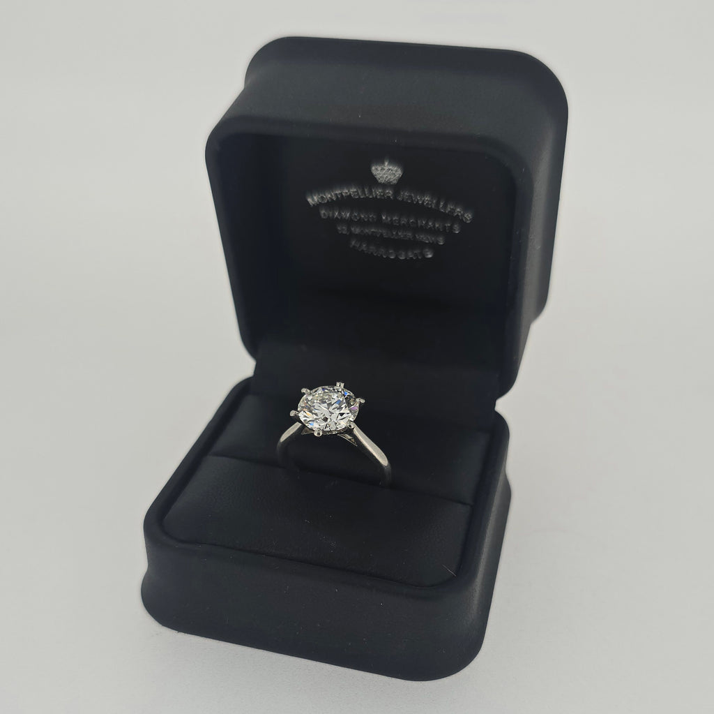 GIA 3.04ct I/SI1 Round Brilliant Cut Diamond Solitaire set in Platinum