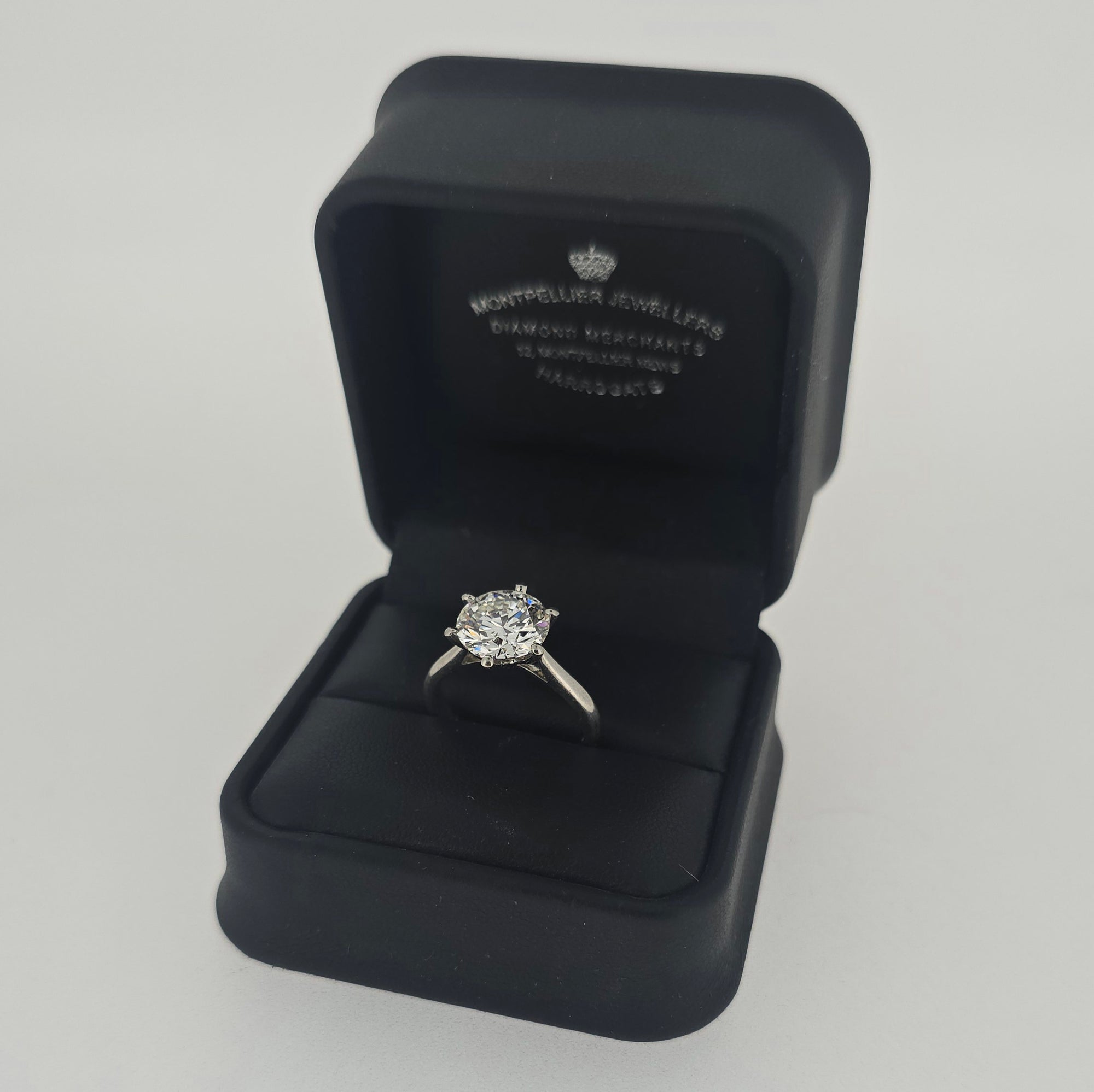GIA 3.04ct I/SI1 Round Brilliant Cut Diamond Solitaire set in Platinum