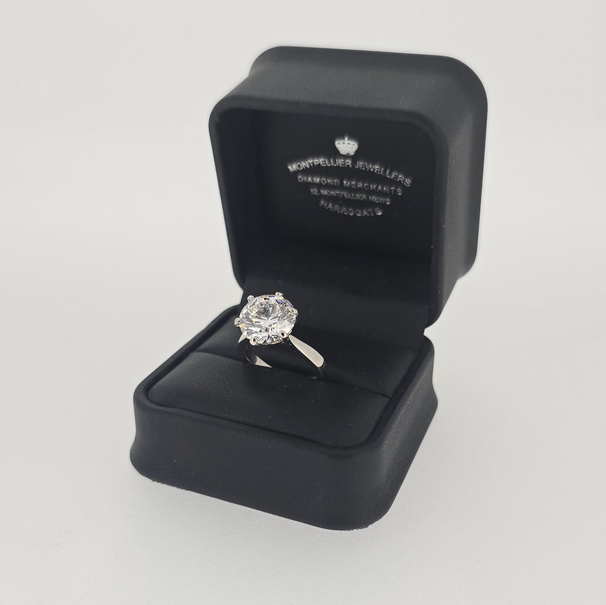 IGI 5.00ct E/VS2 LAB Diamond Solitaire set in Platinum
