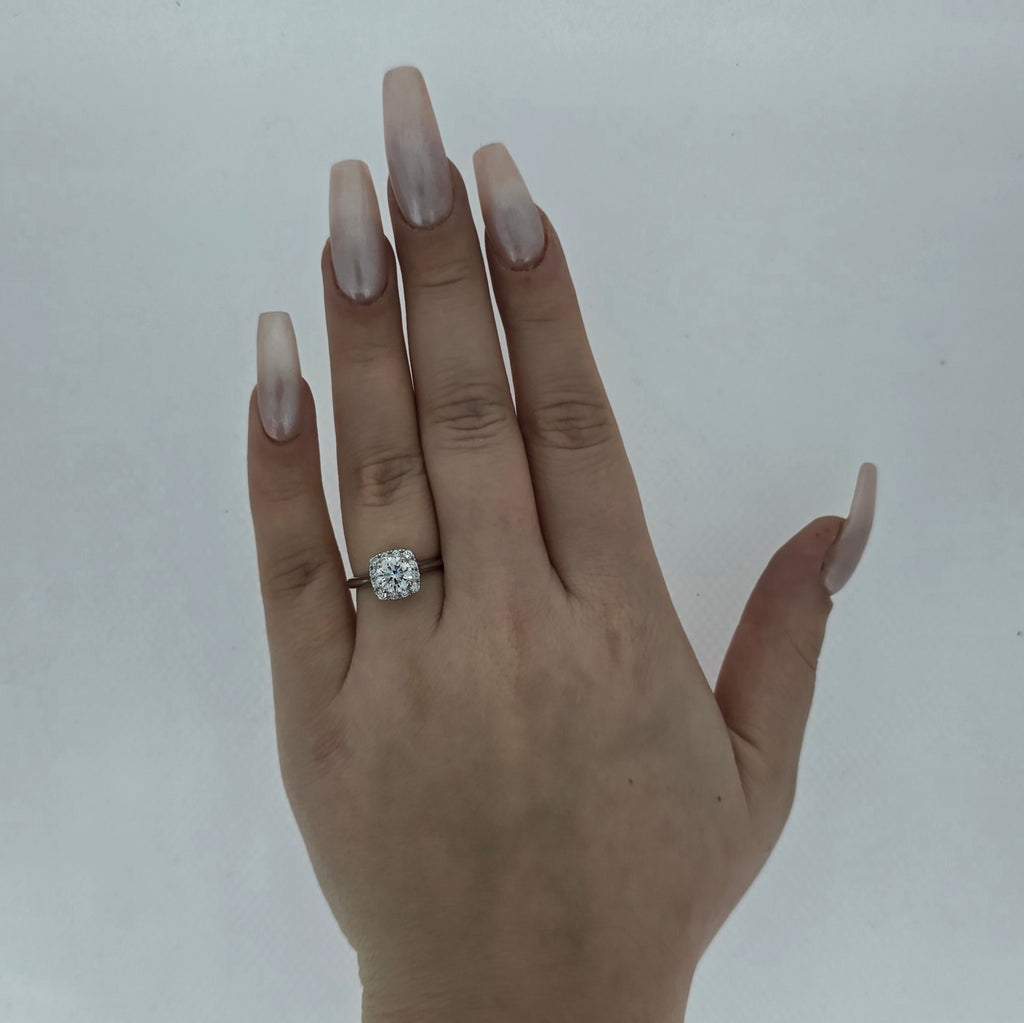 1.05ct D/VS2 LAB Diamond Halo Ring set in Platinum