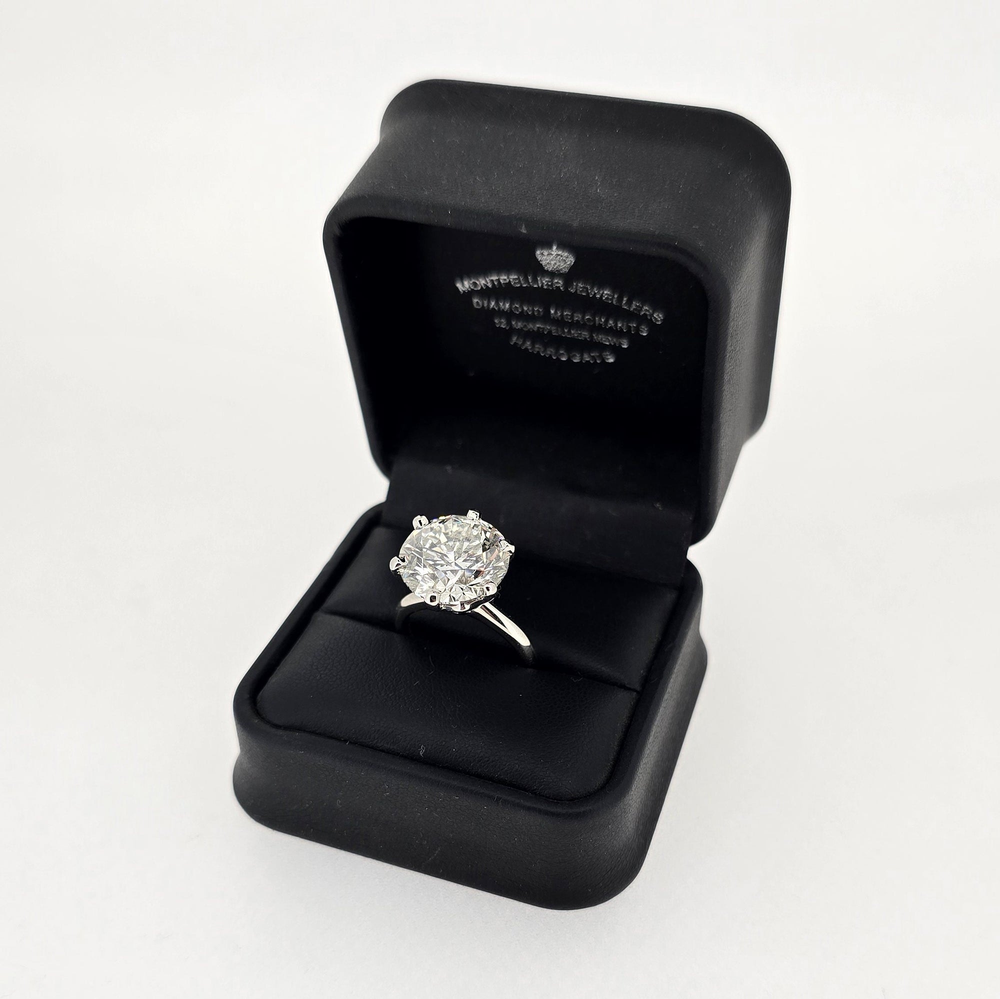 10.02ct Round Brilliant Cut Diamond Solitaire Set in Platinum