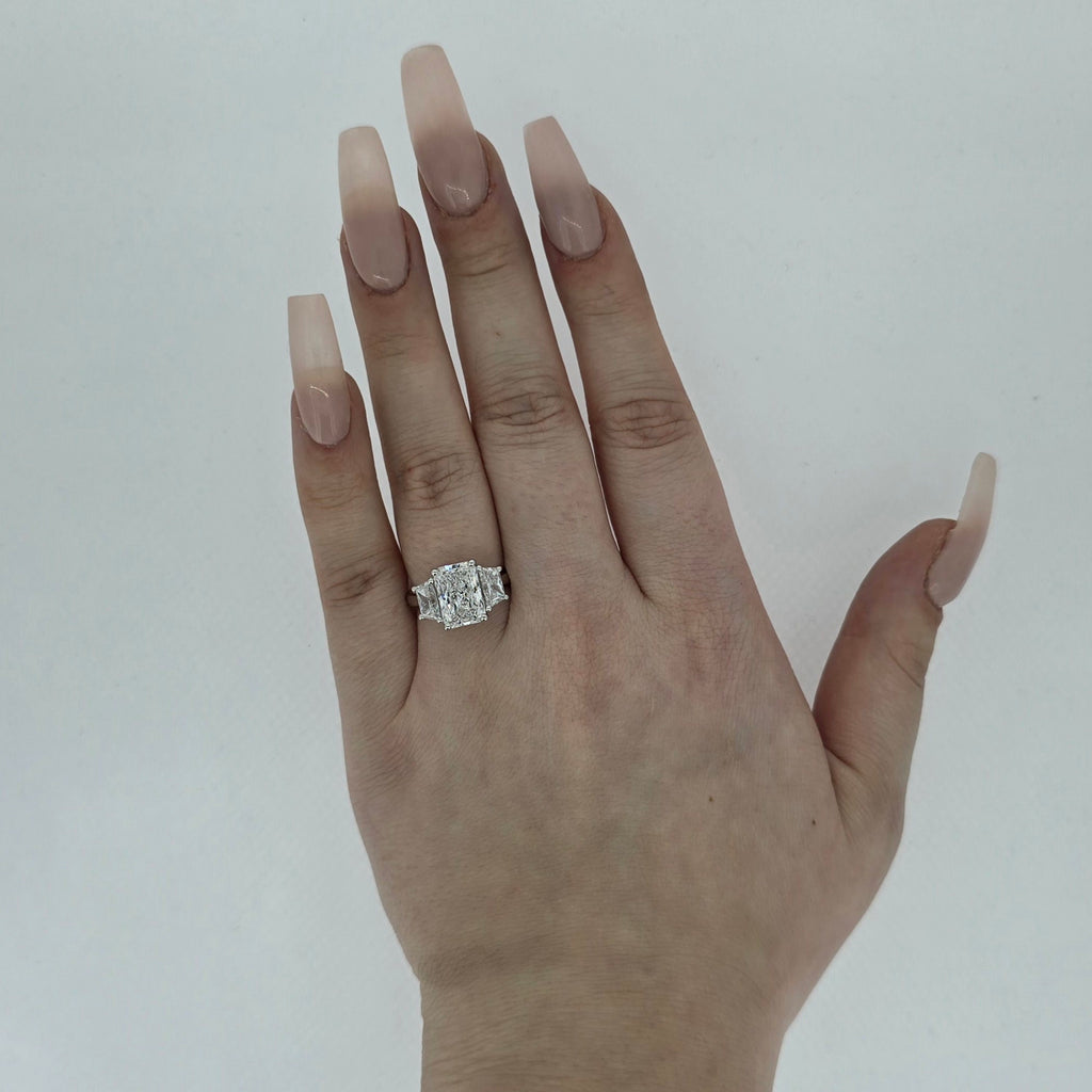 IGI 3.07ct D/VS1 Radiant Cut LAB Diamond Solitaire Ring with Trapezoid Side Stones Set in Platinum - Montpellier Jewellers