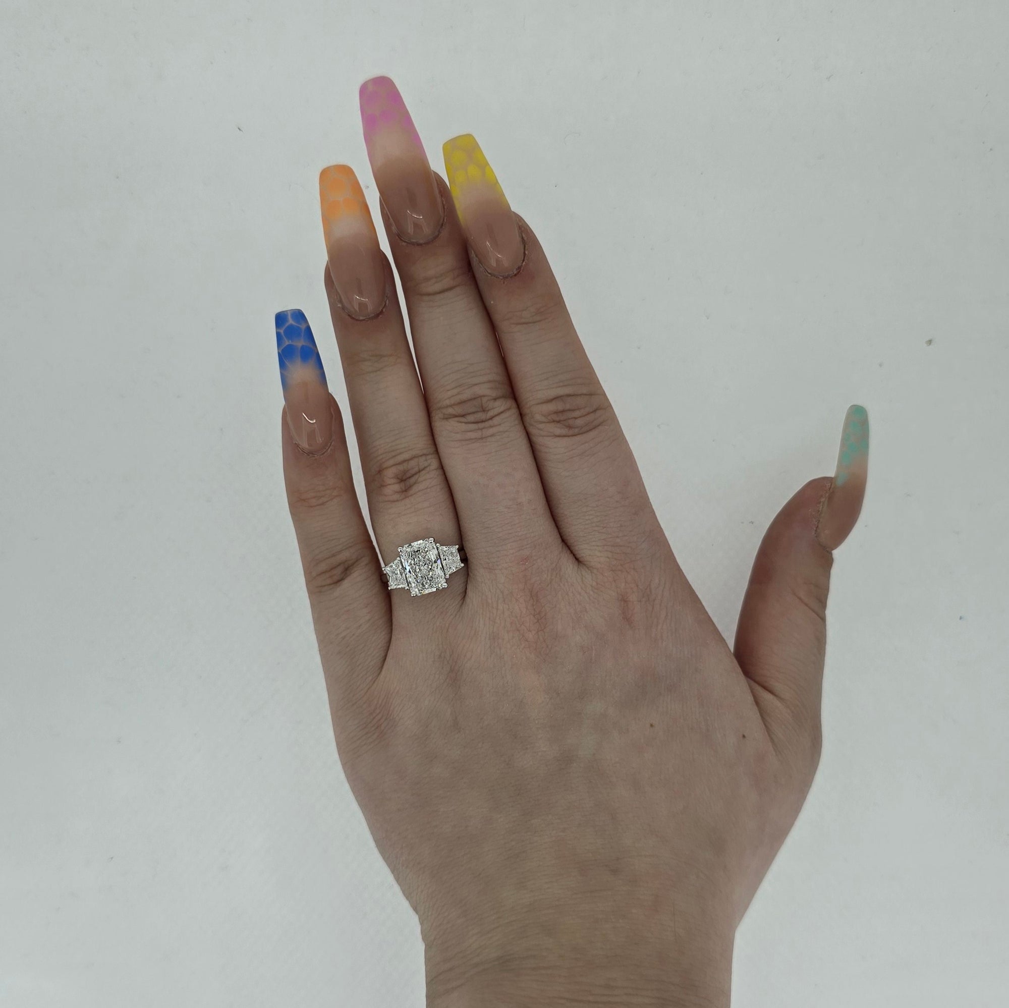 IGI 3.00ct D/VS2 Radiant Cut LAB Diamond Ring with Trapezoid Side Stones Set in Platinum - Montpellier Jewellers