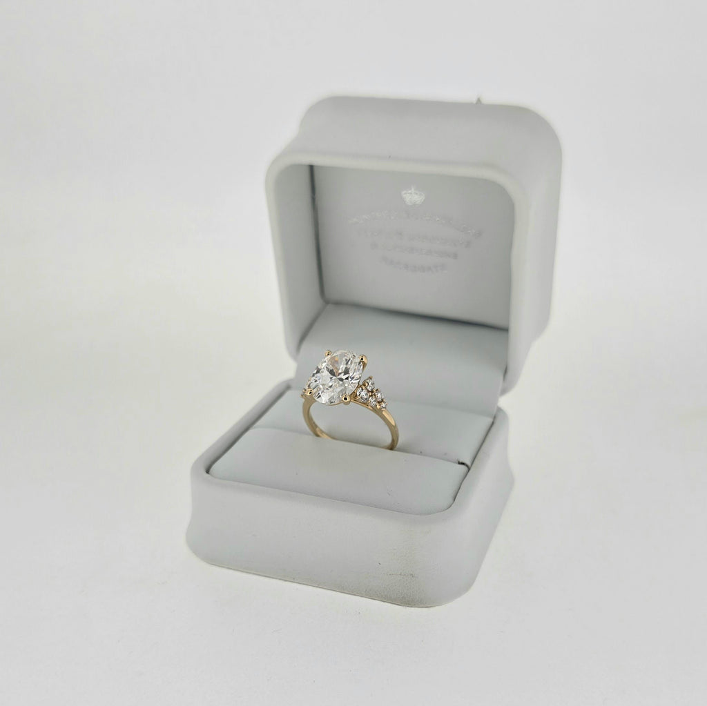 IGI 4.04ct D/VS2 Oval Cut LAB Diamond Ring with Fancy Diamond Shoulders Set in 18ct Yellow Gold