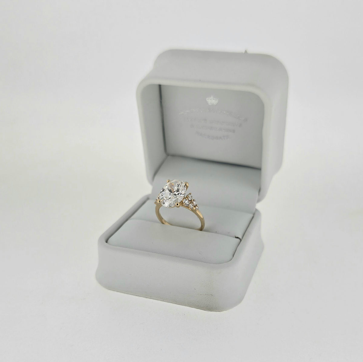 IGI 4.04ct D/VS2 Oval Cut LAB Diamond Ring with Fancy Diamond Shoulders Set in 18ct Yellow Gold