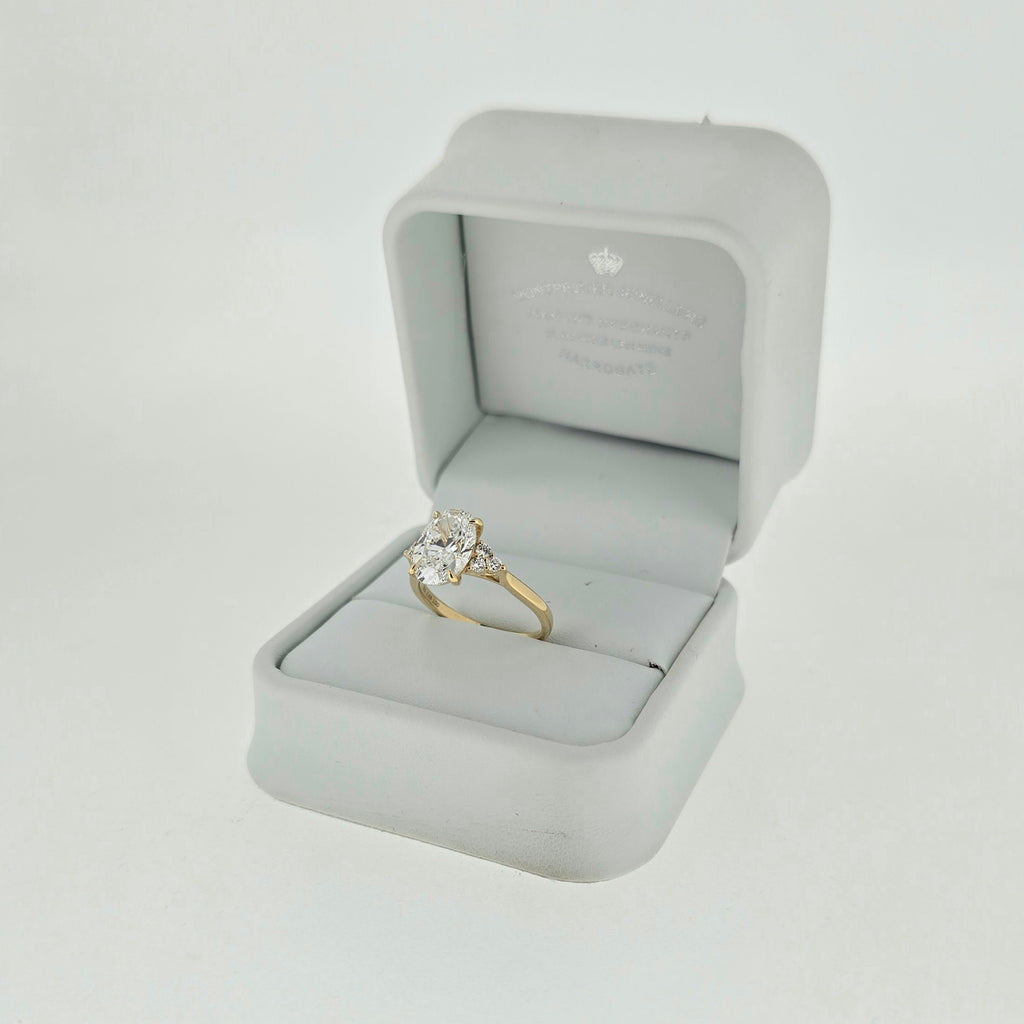 IGI 2.50ct D/VS2 Oval Cut LAB Diamond Ring with Trefoil Diamond Shoulders Set in 18ct Yellow Gold