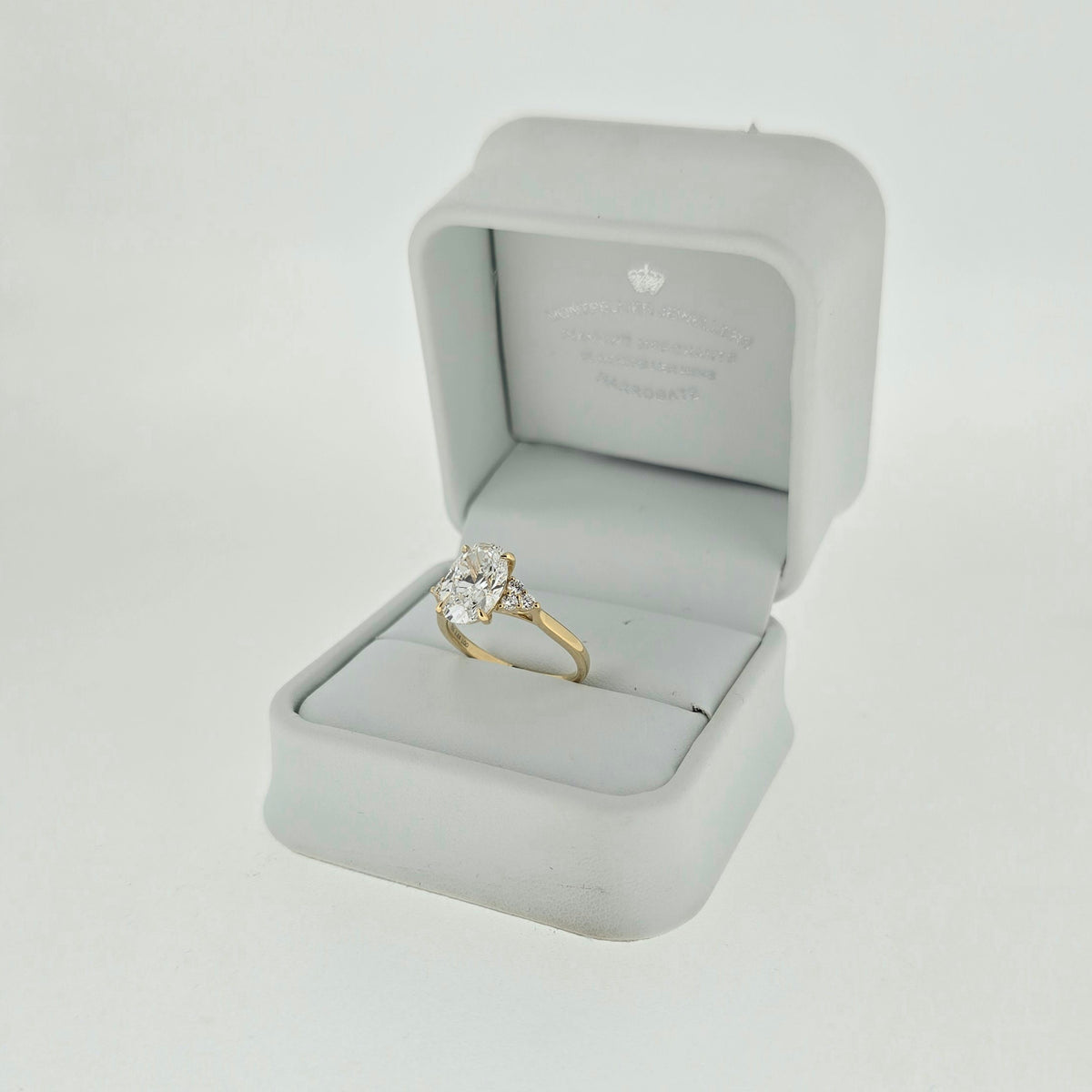 IGI 2.50ct D/VS2 Oval Cut LAB Diamond Ring with Trefoil Diamond Shoulders Set in 18ct Yellow Gold