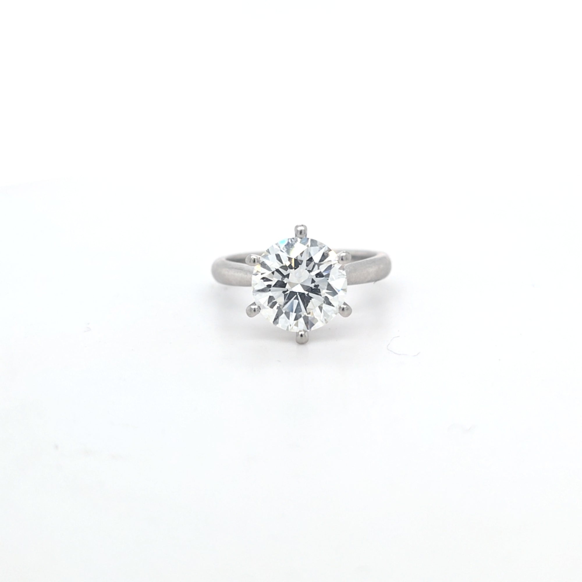 GIA 3.04ct I/SI1 Round Brilliant Cut Diamond Solitaire set in Platinum