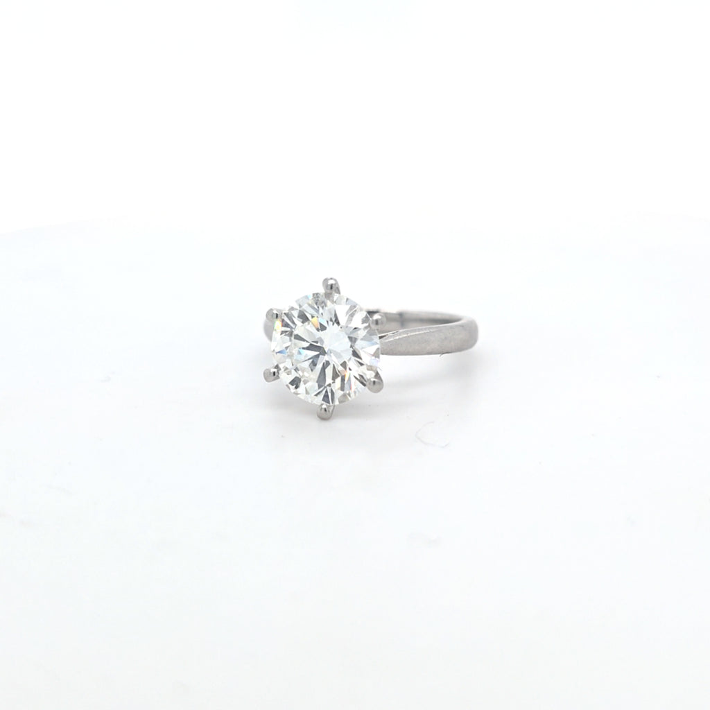 GIA 3.04ct I/SI1 Round Brilliant Cut Diamond Solitaire set in Platinum