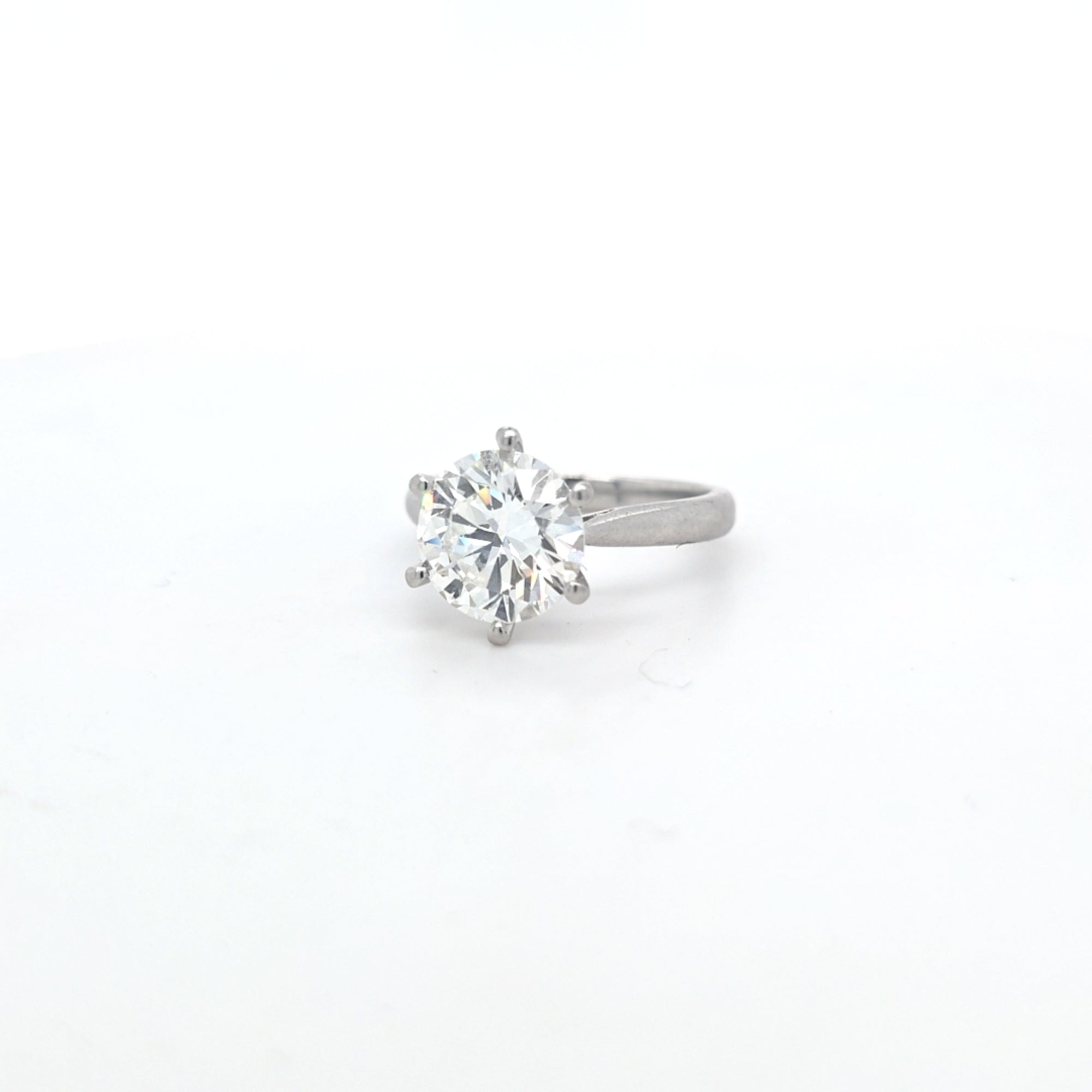 GIA 3.04ct I/SI1 Round Brilliant Cut Diamond Solitaire set in Platinum