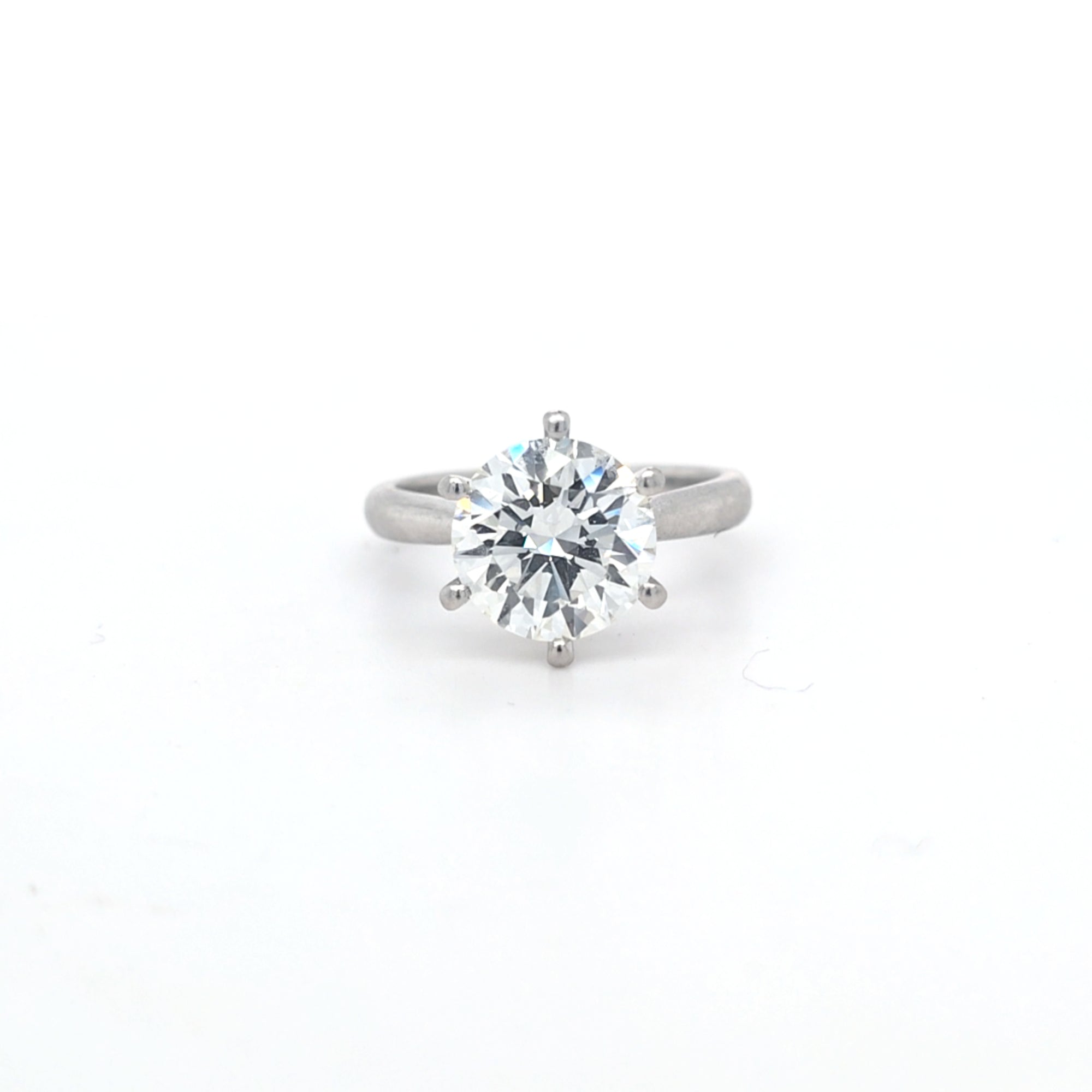 GIA 3.04ct I/SI1 Round Brilliant Cut Diamond Solitaire set in Platinum