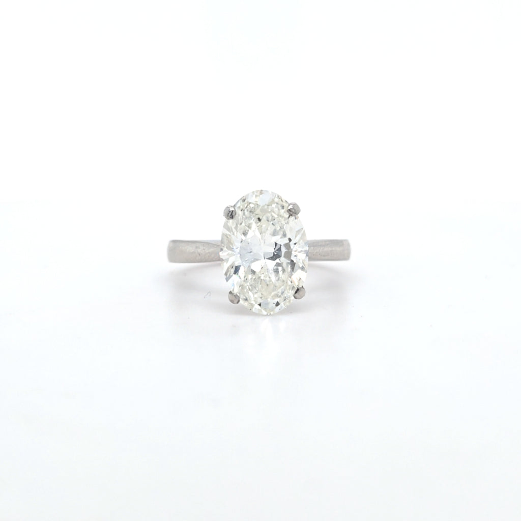 GIA 4.00ct I/SI2 Diamond Solitaire set in Platinum