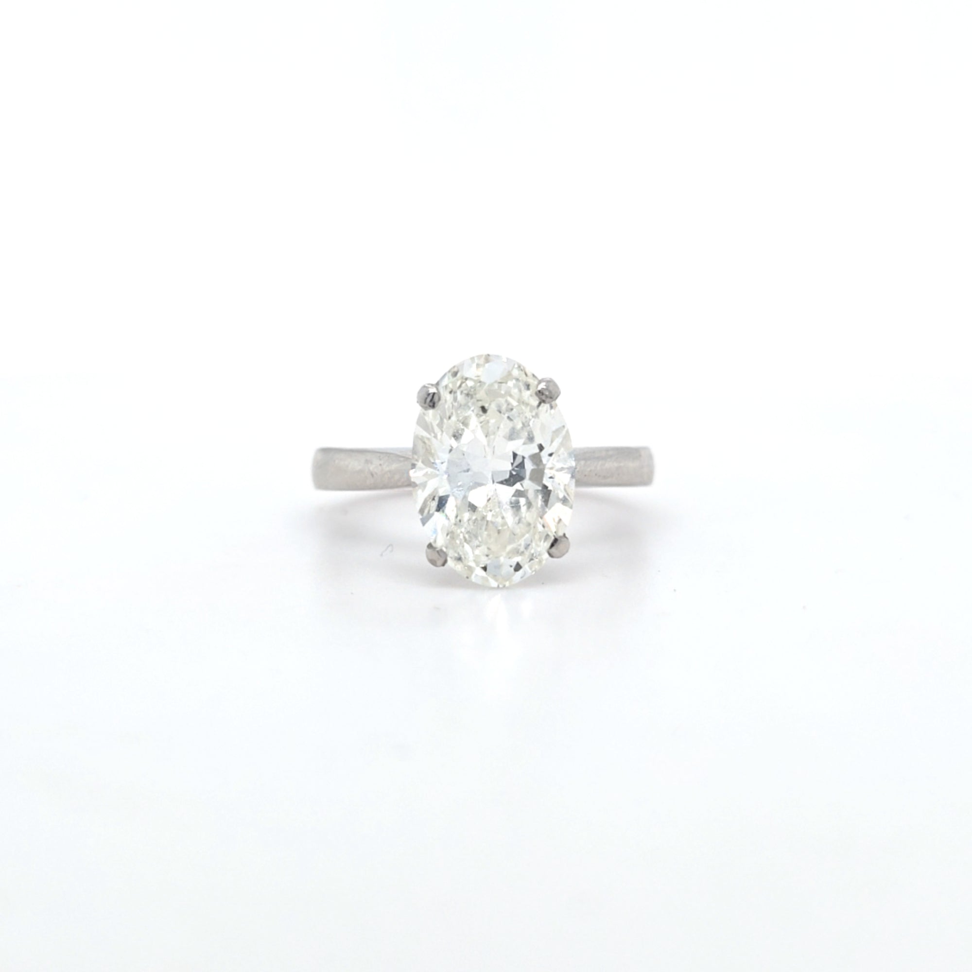 GIA 4.00ct I/SI2 Diamond Solitaire set in Platinum