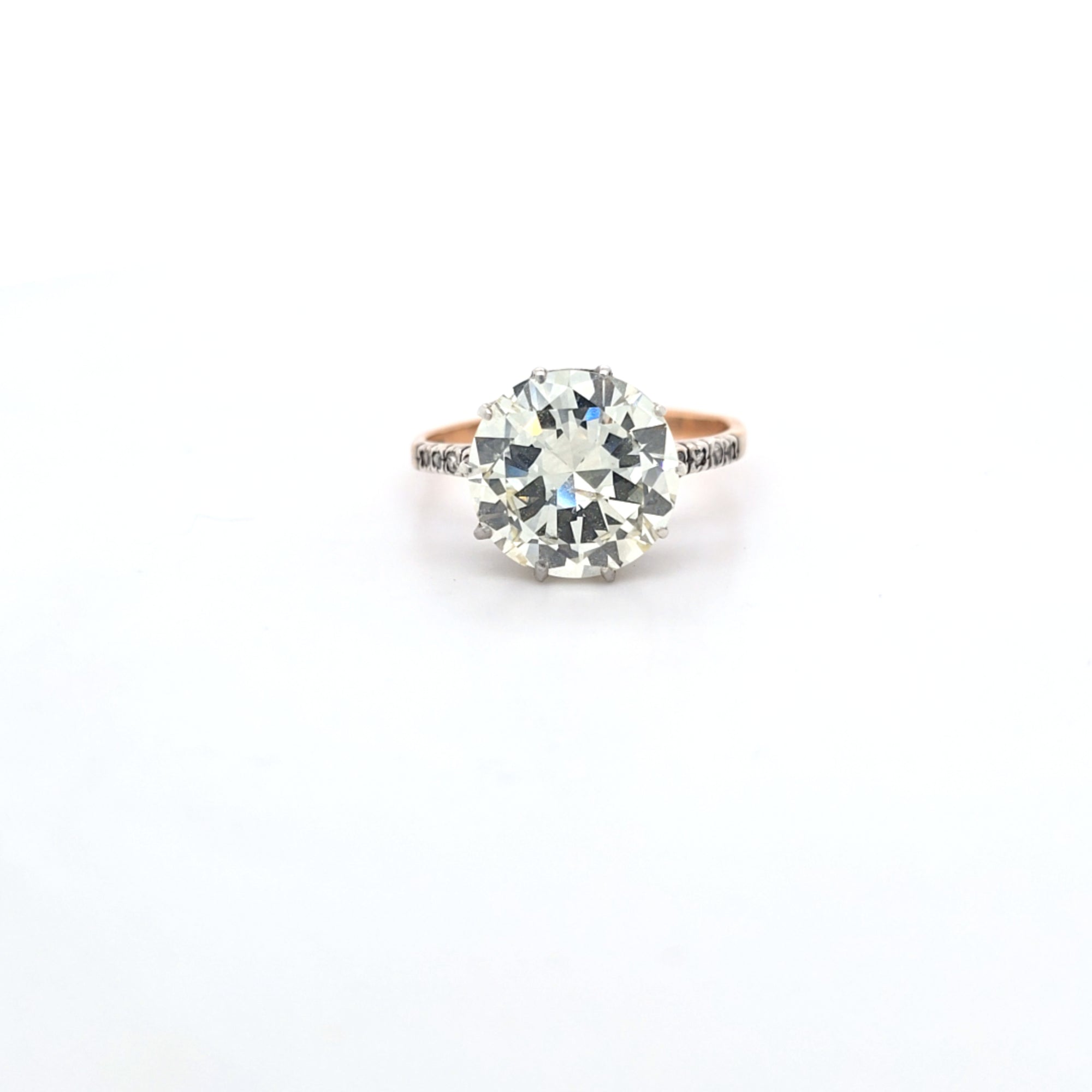 5.23ct M/SI Round Brilliant Cut Diamond Solitaire set in 18ct Gold with Diamond Shoulders
