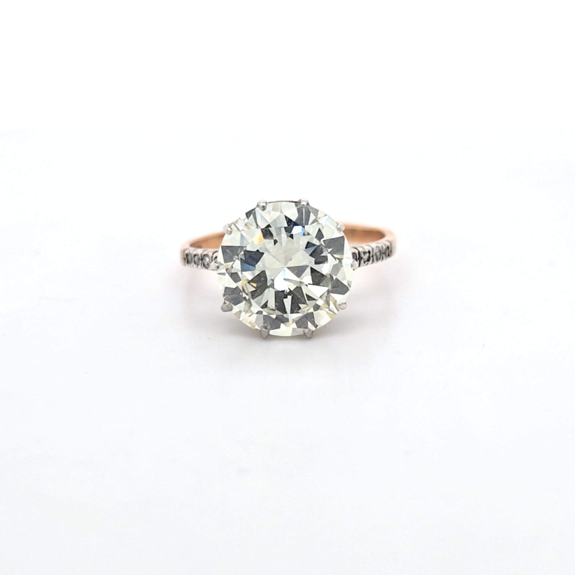 5.23ct M/SI Round Brilliant Cut Diamond Solitaire set in 18ct Gold with Diamond Shoulders