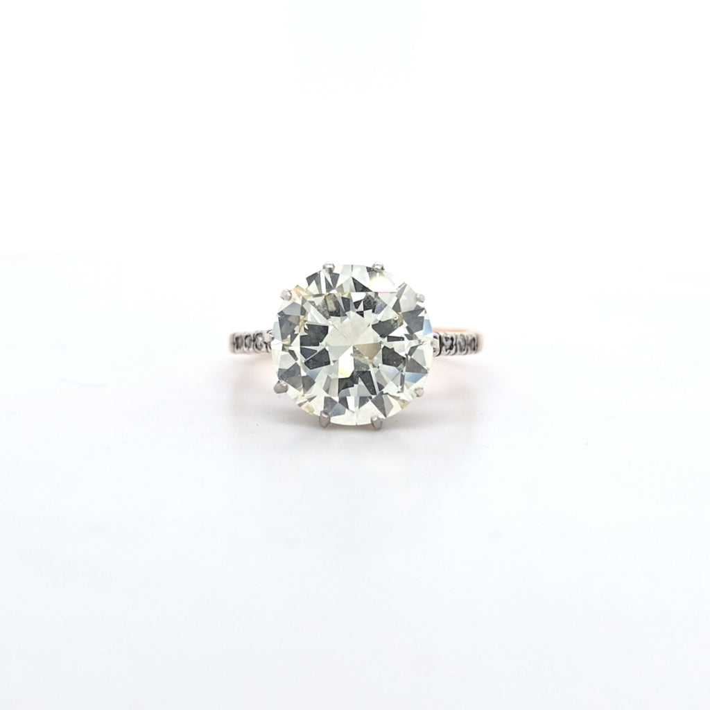 5.23ct M/SI Round Brilliant Cut Diamond Solitaire set in 18ct Gold with Diamond Shoulders