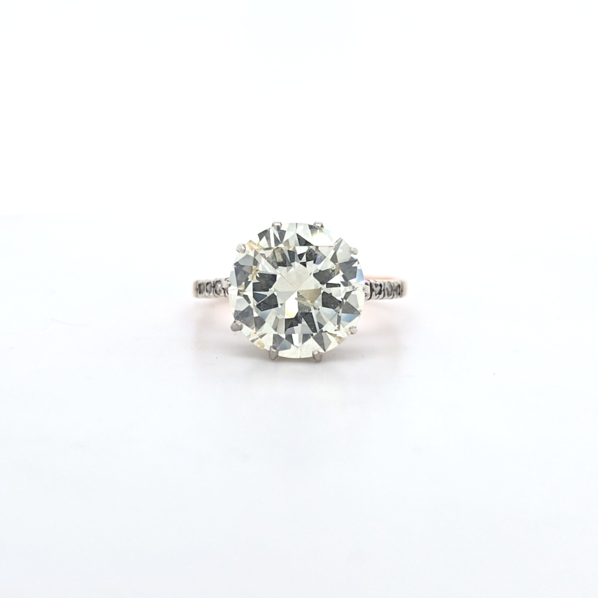 5.23ct M/SI Round Brilliant Cut Diamond Solitaire set in 18ct Gold with Diamond Shoulders