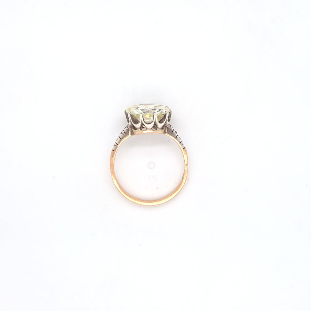 5.23ct M/SI Round Brilliant Cut Diamond Solitaire set in 18ct Gold with Diamond Shoulders