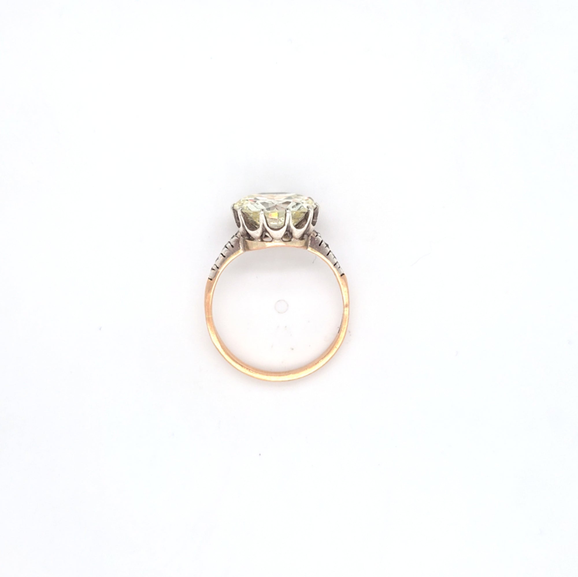 5.23ct M/SI Round Brilliant Cut Diamond Solitaire set in 18ct Gold with Diamond Shoulders