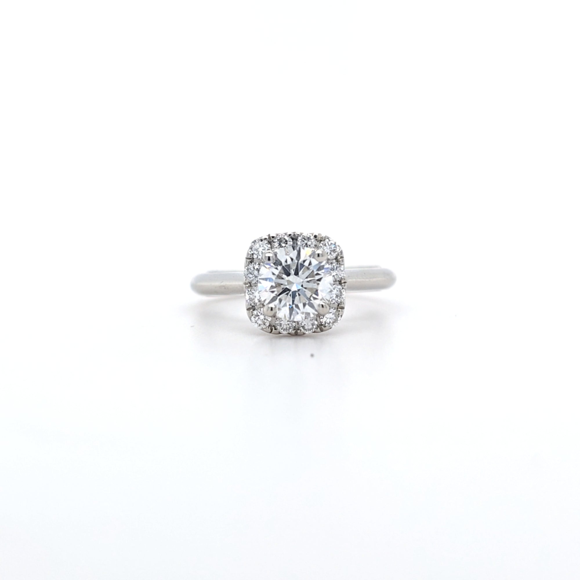 1.05ct D/VS2 LAB Diamond Halo Ring set in Platinum