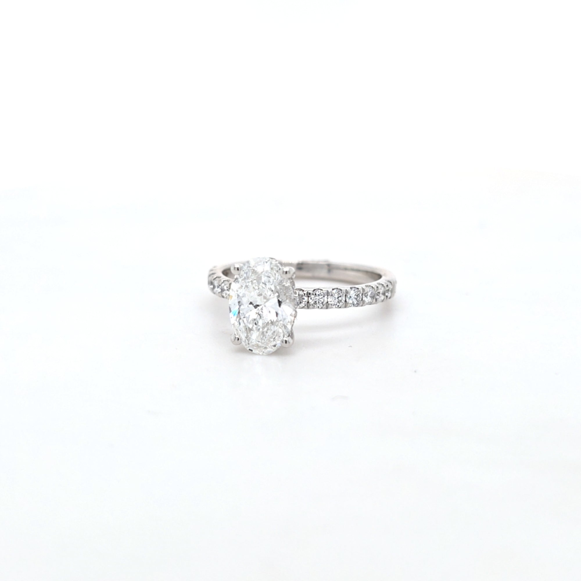 IGI 1.58ct D/VS2 Oval Shape LAB Diamond Ring with Diamond Shoulders set in Platinum - Montpellier Jewellers