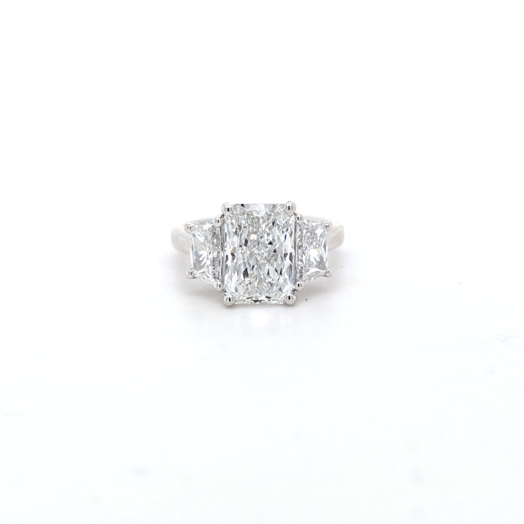 IGI 3.07ct D/VS1 Radiant Cut LAB Diamond Solitaire Ring with Trapezoid Side Stones Set in Platinum - Montpellier Jewellers
