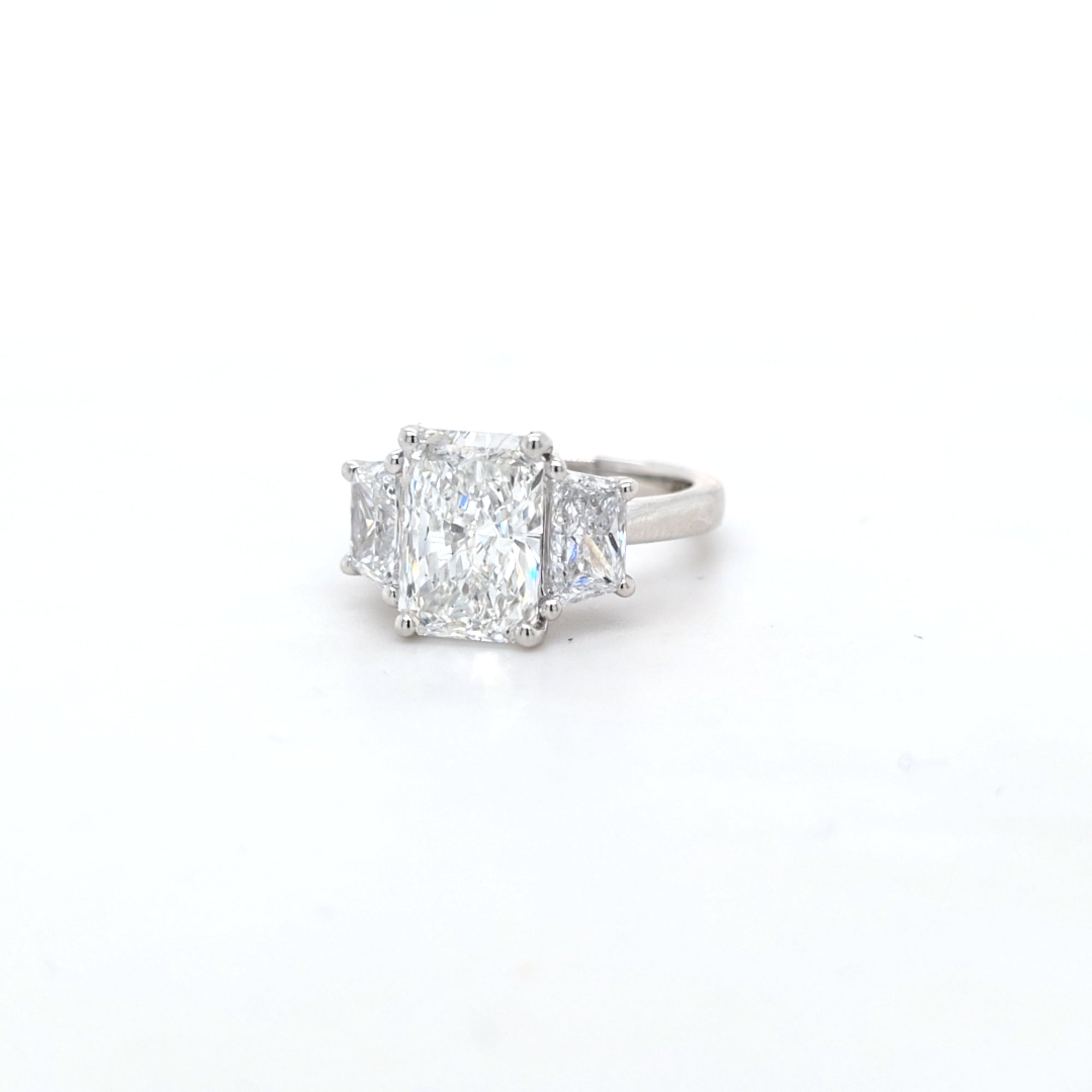 IGI 3.07ct D/VS1 Radiant Cut LAB Diamond Solitaire Ring with Trapezoid Side Stones Set in Platinum - Montpellier Jewellers
