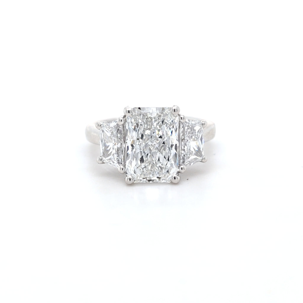 IGI 3.07ct D/VS1 Radiant Cut LAB Diamond Solitaire Ring with Trapezoid Side Stones Set in Platinum - Montpellier Jewellers