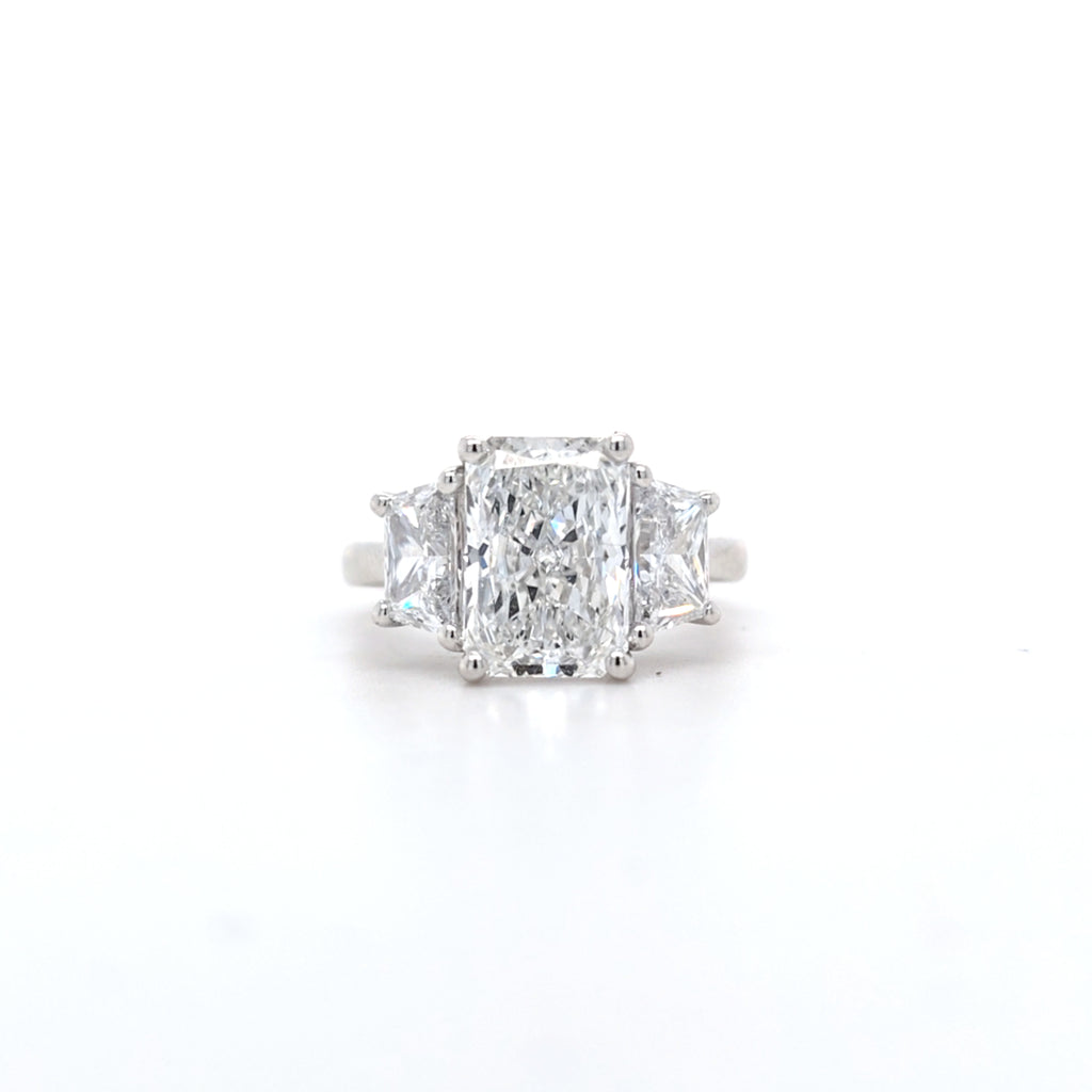 IGI 3.07ct D/VS1 Radiant Cut LAB Diamond Solitaire Ring with Trapezoid Side Stones Set in Platinum - Montpellier Jewellers