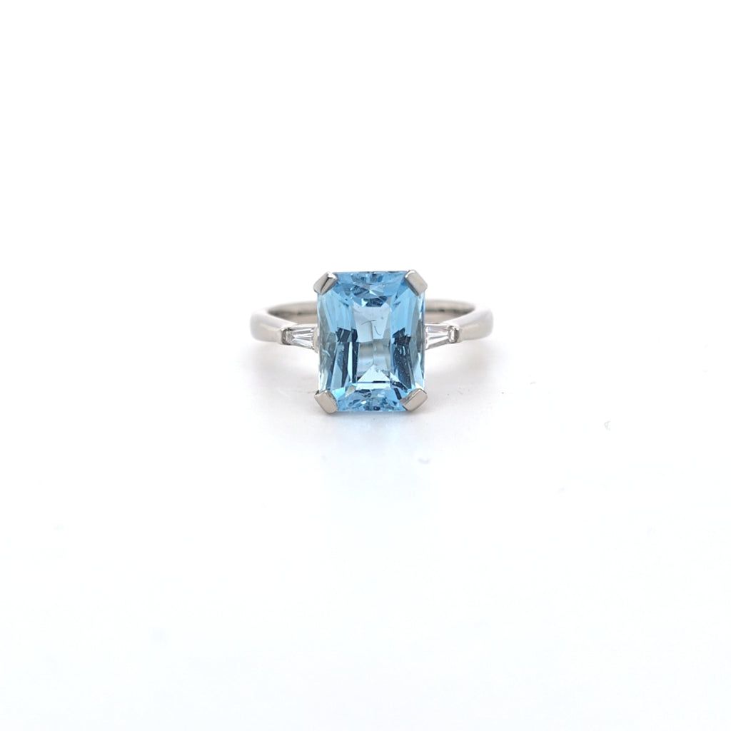 3.04ct Aquamarine & Diamond Ring Set in 18ct White Gold - Montpellier Jewellers