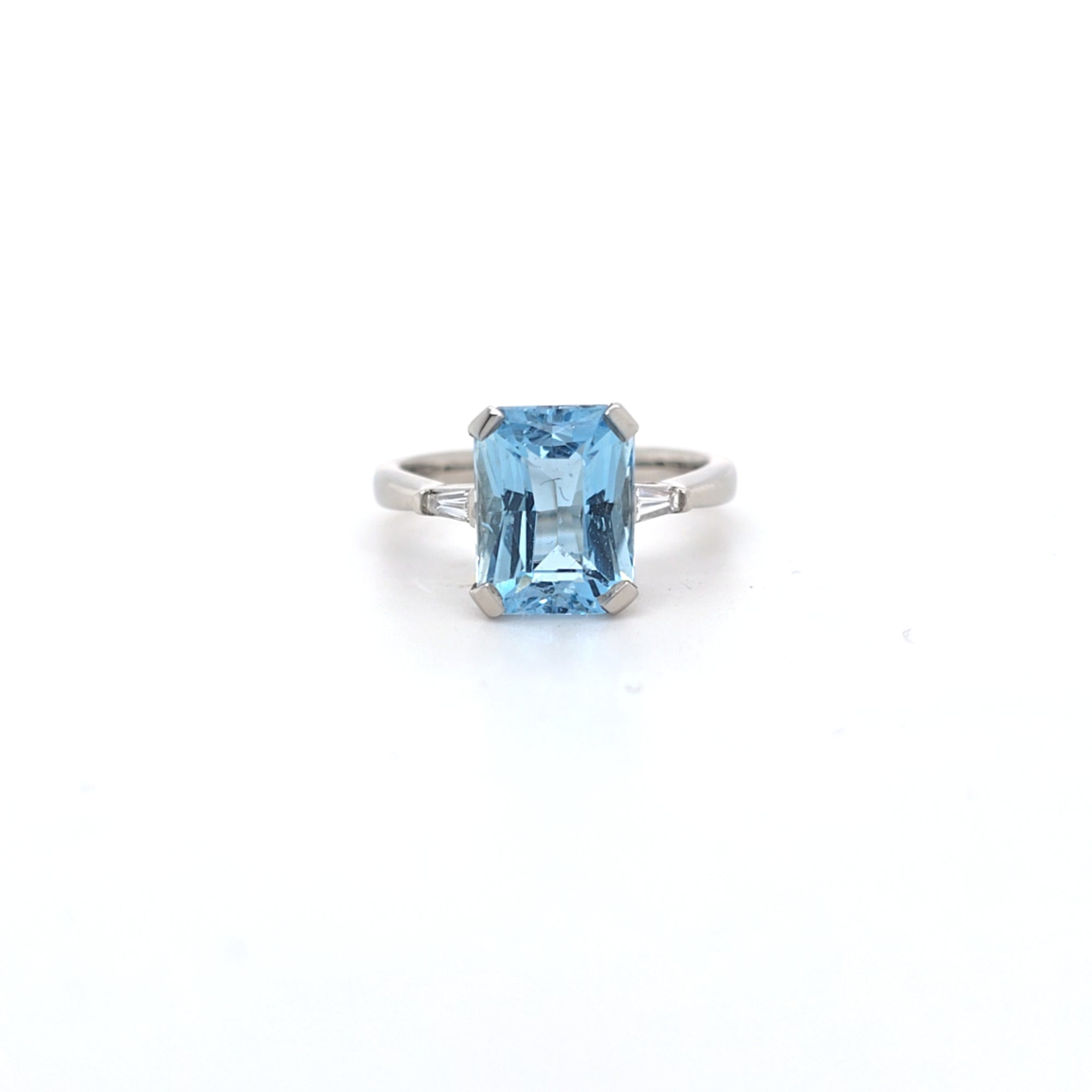 3.04ct Aquamarine & Diamond Ring Set in 18ct White Gold - Montpellier Jewellers