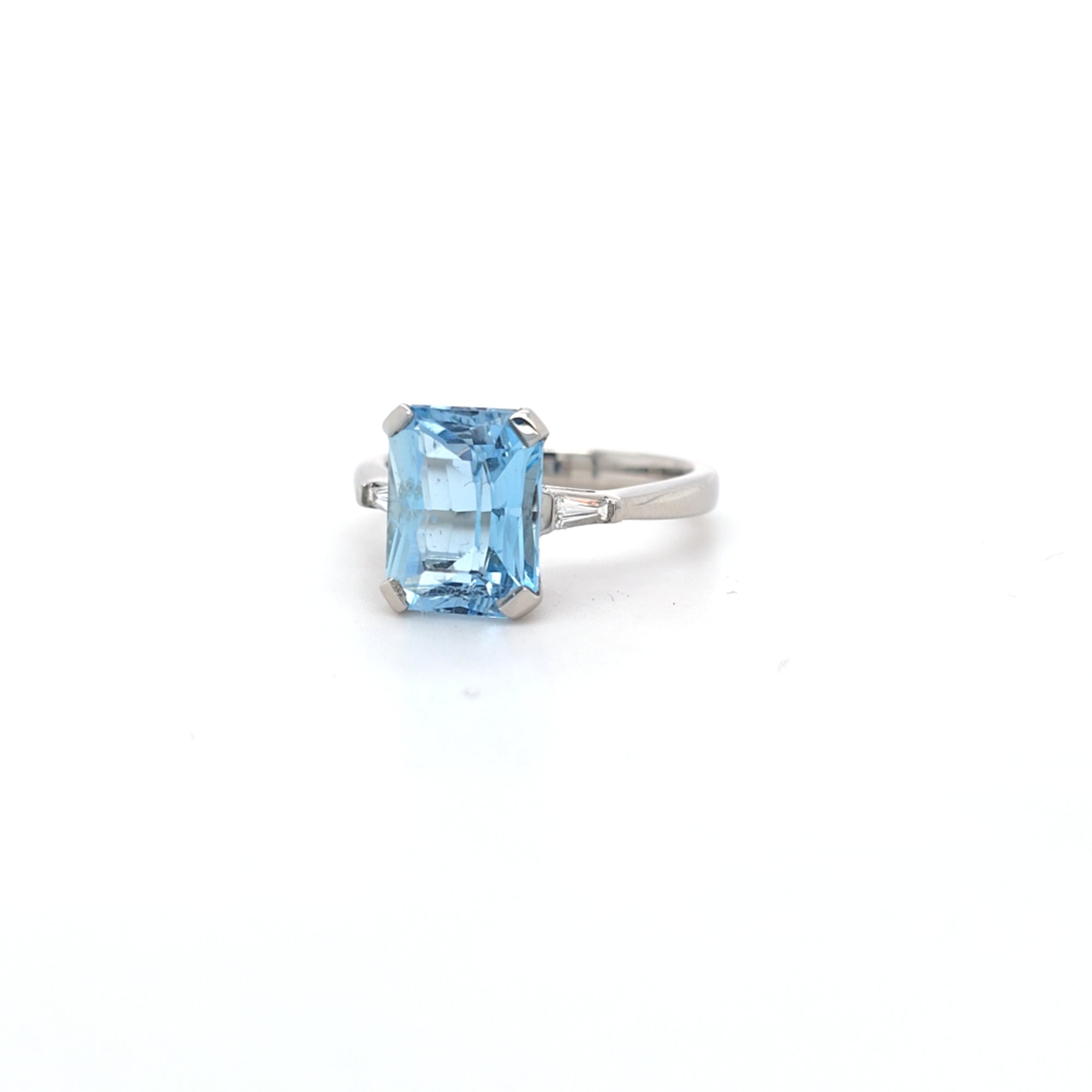 3.04ct Aquamarine & Diamond Ring Set in 18ct White Gold - Montpellier Jewellers