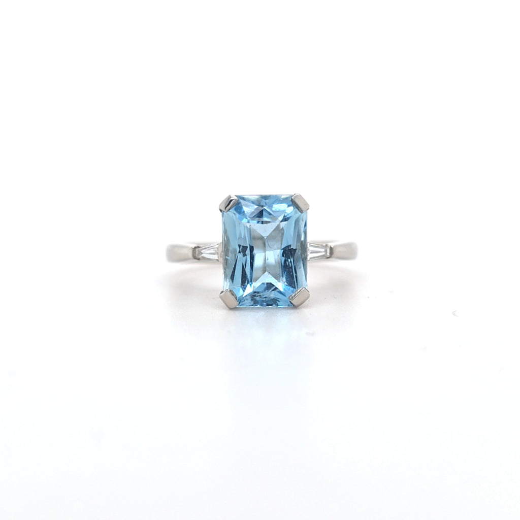 3.04ct Aquamarine & Diamond Ring Set in 18ct White Gold - Montpellier Jewellers