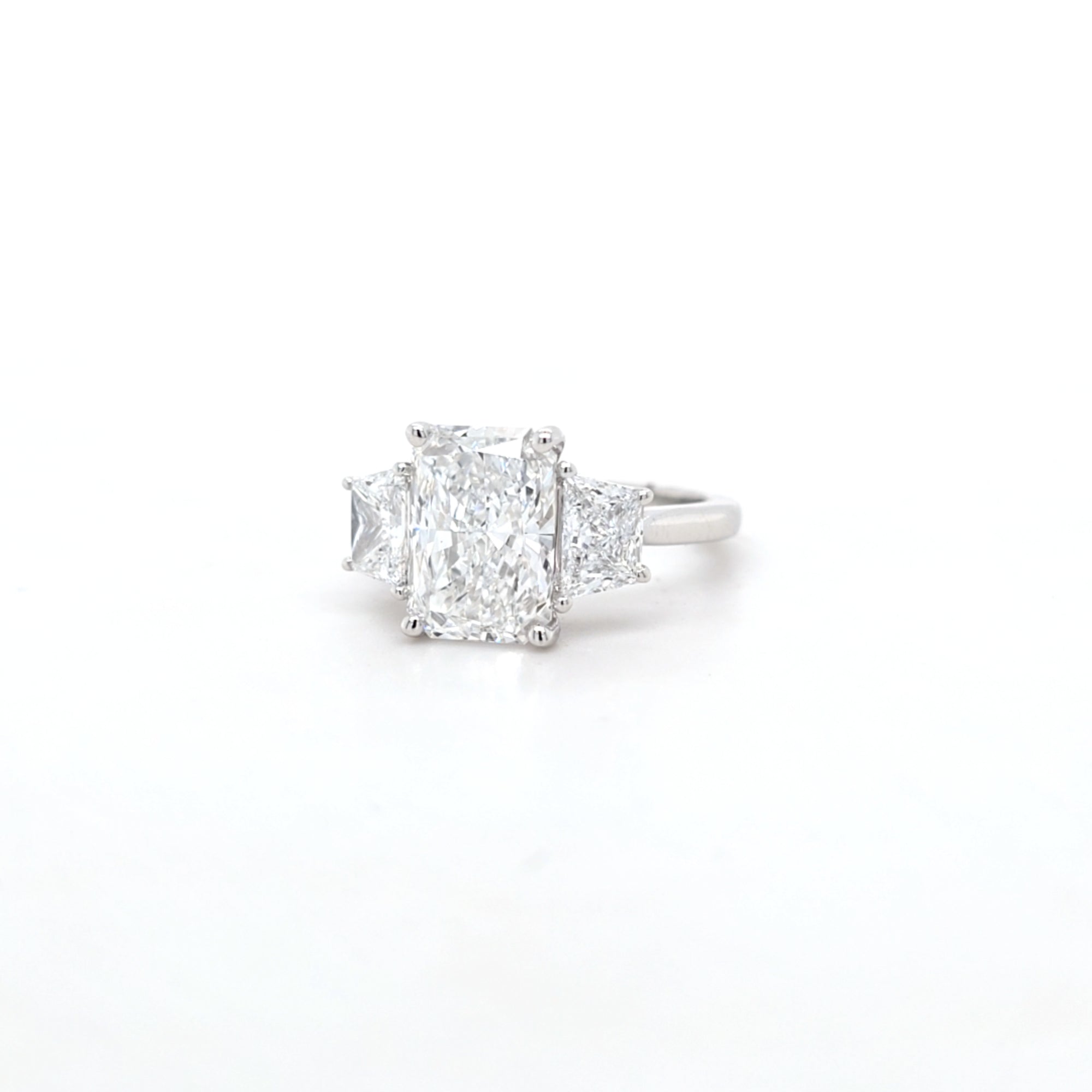 IGI 3.00ct D/VS2 Radiant Cut LAB Diamond Ring with Trapezoid Side Stones Set in Platinum - Montpellier Jewellers