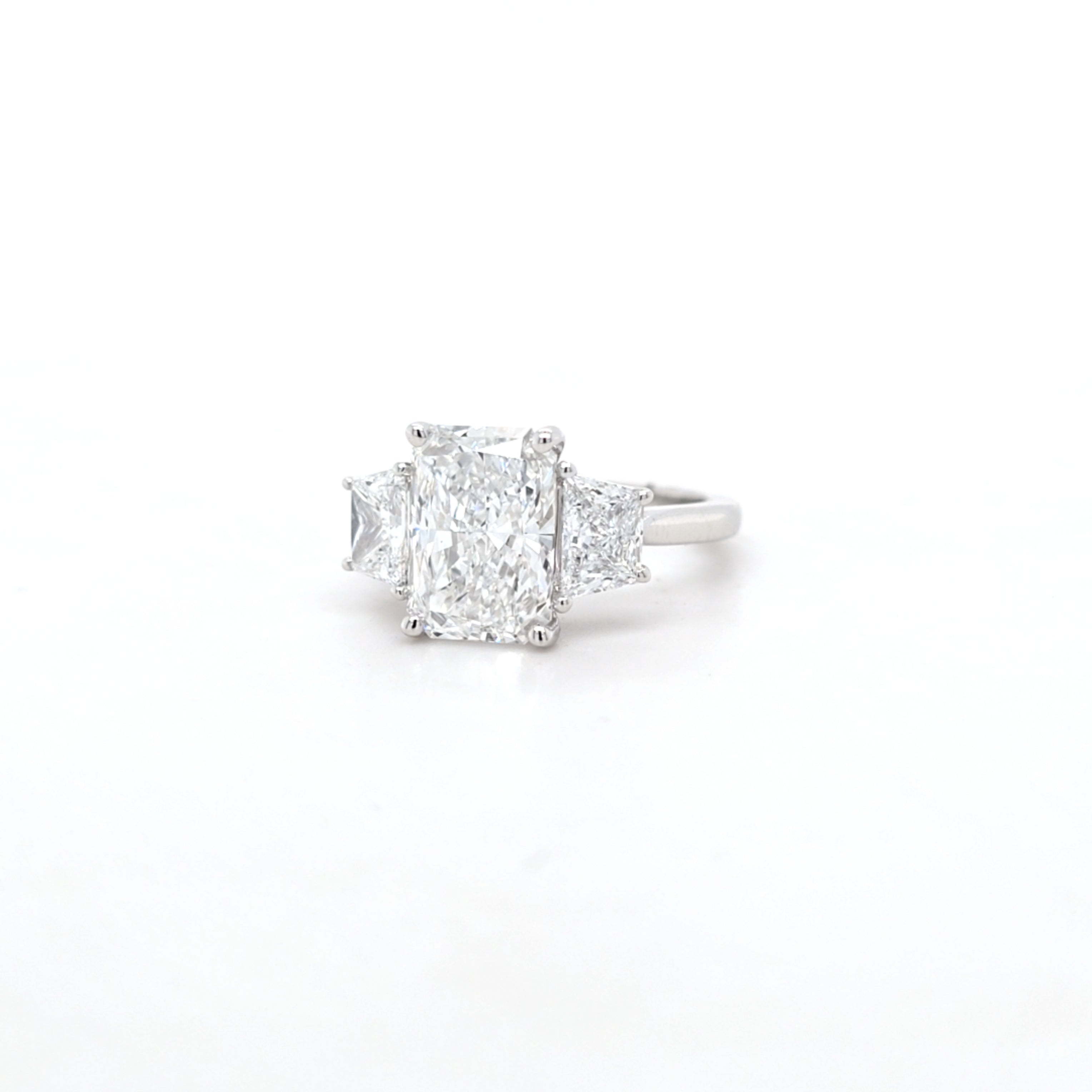 IGI 3.00ct D/VS2 Radiant Cut LAB Diamond Ring with Trapezoid Side Stones Set in Platinum - Montpellier Jewellers