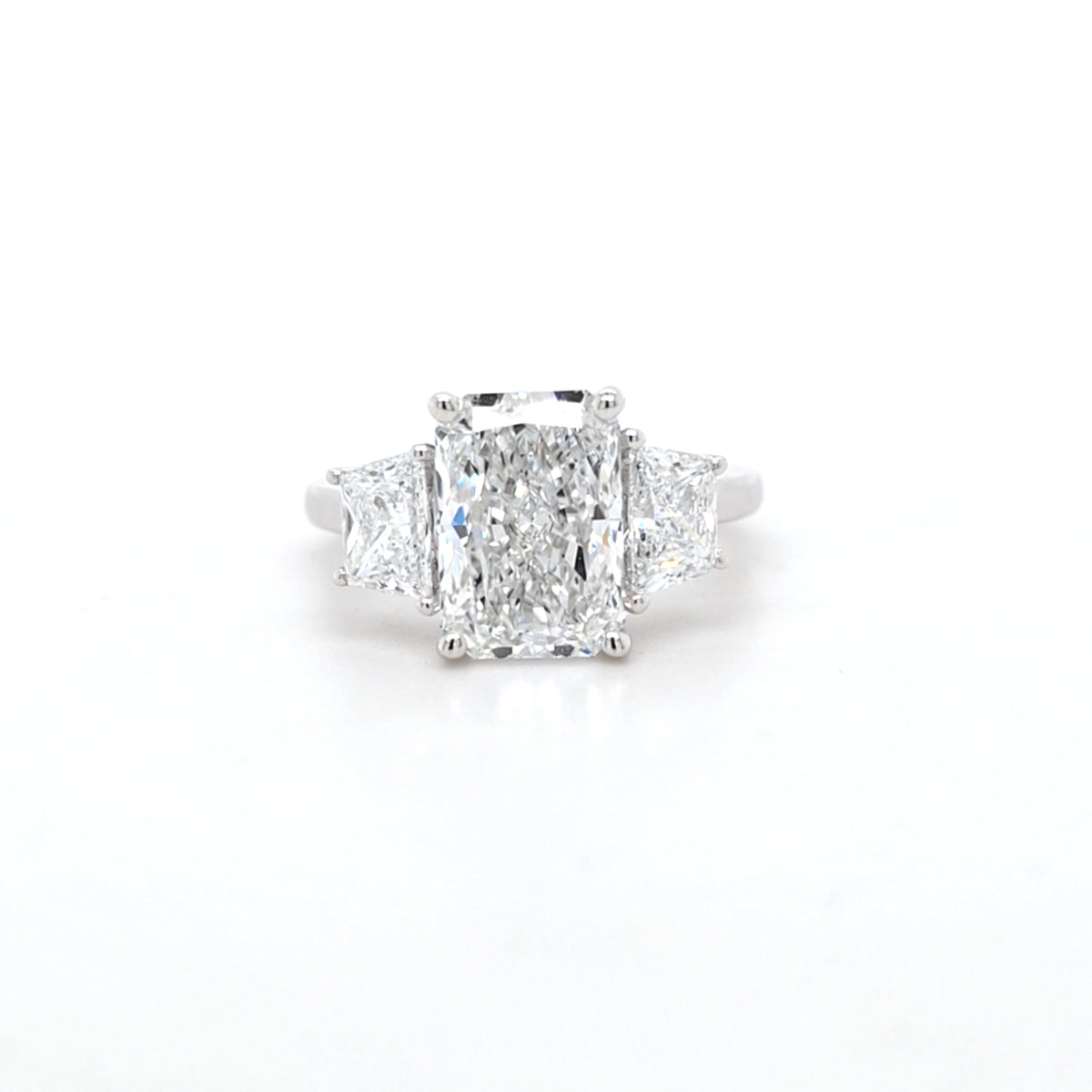 IGI 3.00ct D/VS2 Radiant Cut LAB Diamond Ring with Trapezoid Side Stones Set in Platinum - Montpellier Jewellers