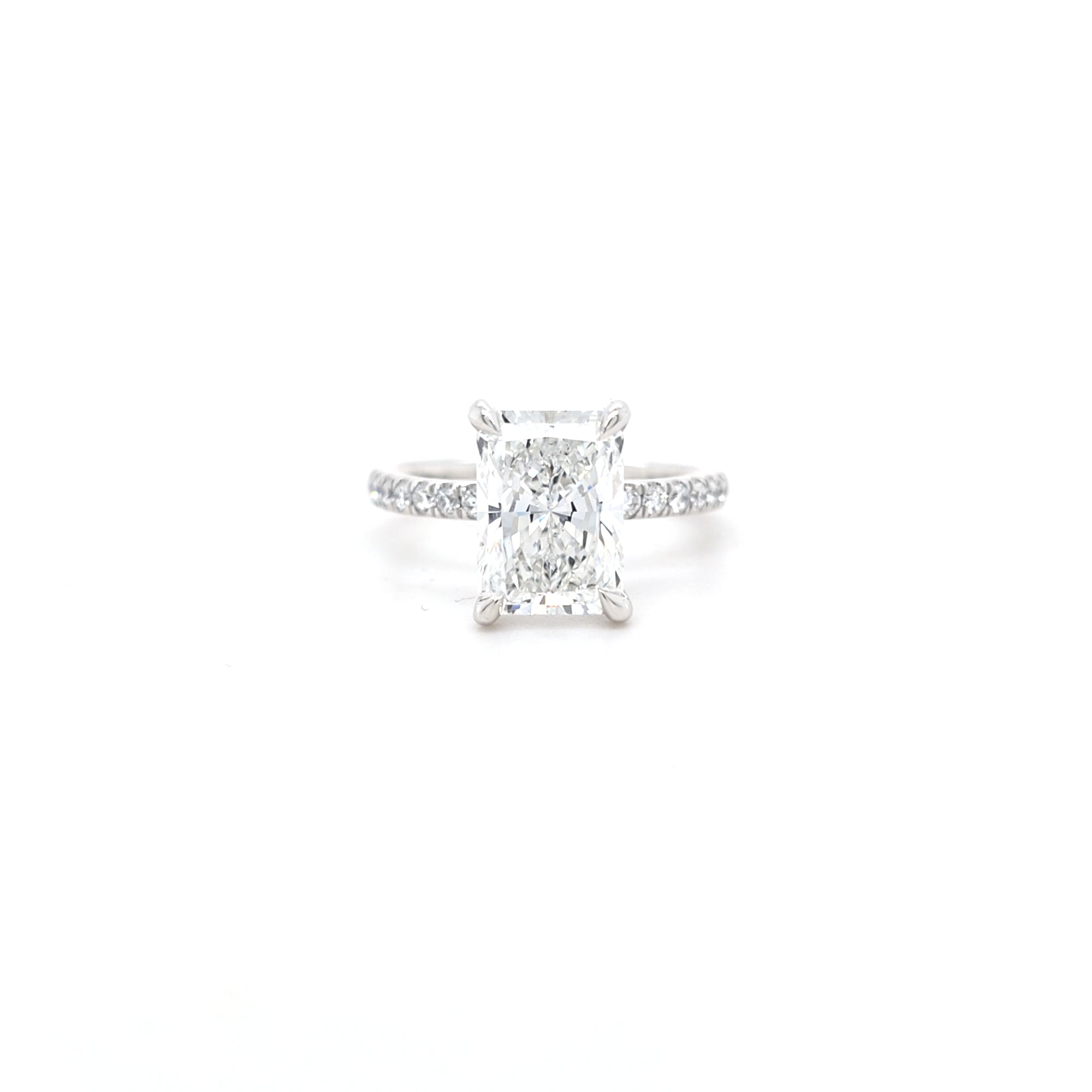 IGI 3.02ct D/VS1 Radiant Cut LAB Diamond Solitaire set in Platinum with Diamond Shoulders - Montpellier Jewellers
