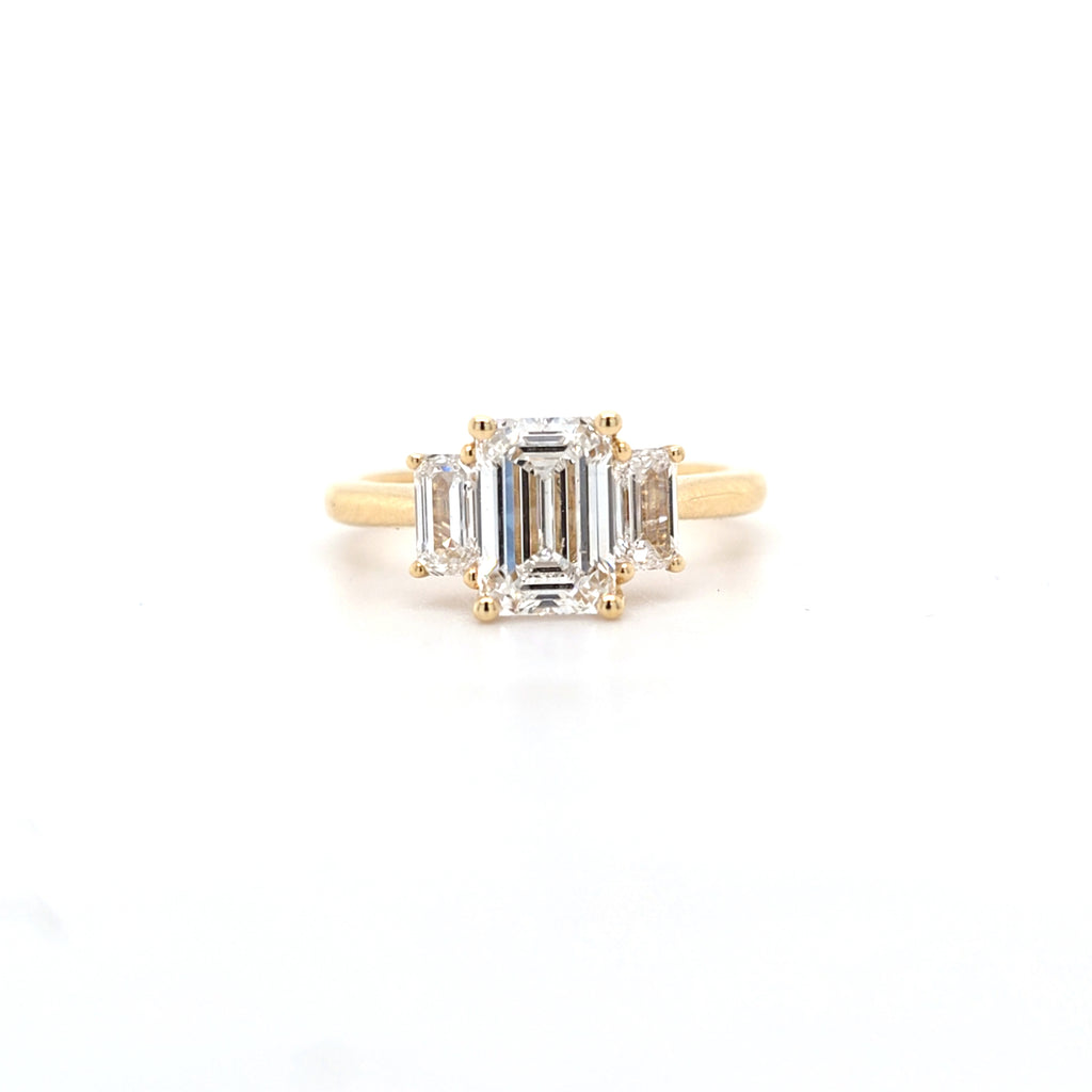 IGI 1.55ct D/VS1 Emerald Cut LAB Diamond Ring with Emerald Cut Side Stones Set in 18ct Yellow Gold