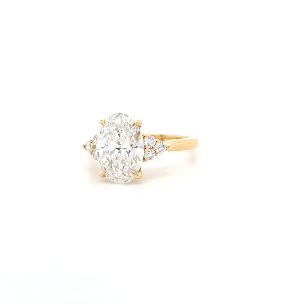IGI 2.50ct D/VS2 Oval Cut LAB Diamond Ring with Trefoil Diamond Shoulders Set in 18ct Yellow Gold