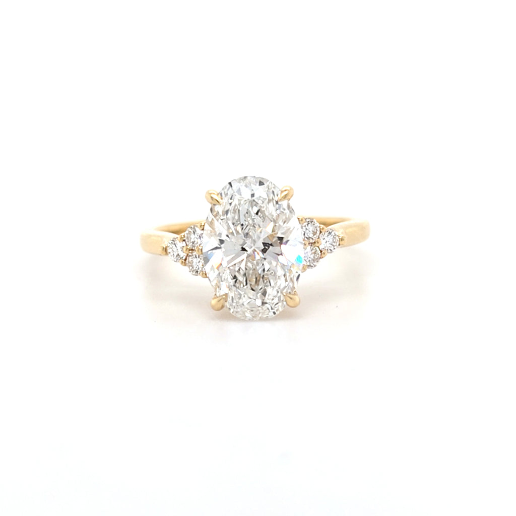 IGI 2.50ct D/VS2 Oval Cut LAB Diamond Ring with Trefoil Diamond Shoulders Set in 18ct Yellow Gold