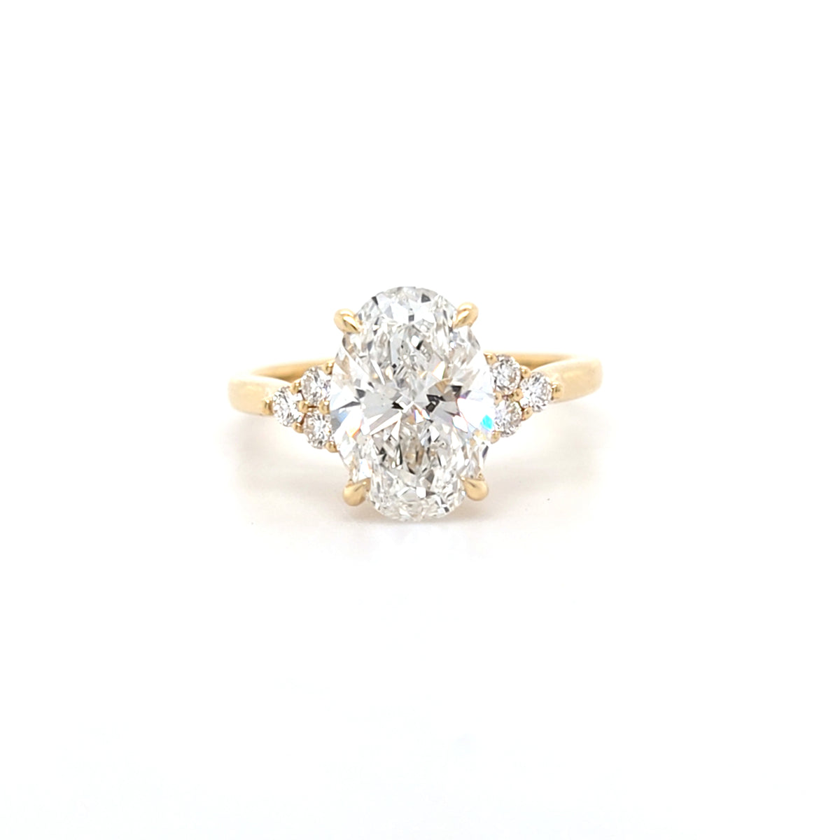 IGI 2.50ct D/VS2 Oval Cut LAB Diamond Ring with Trefoil Diamond Shoulders Set in 18ct Yellow Gold
