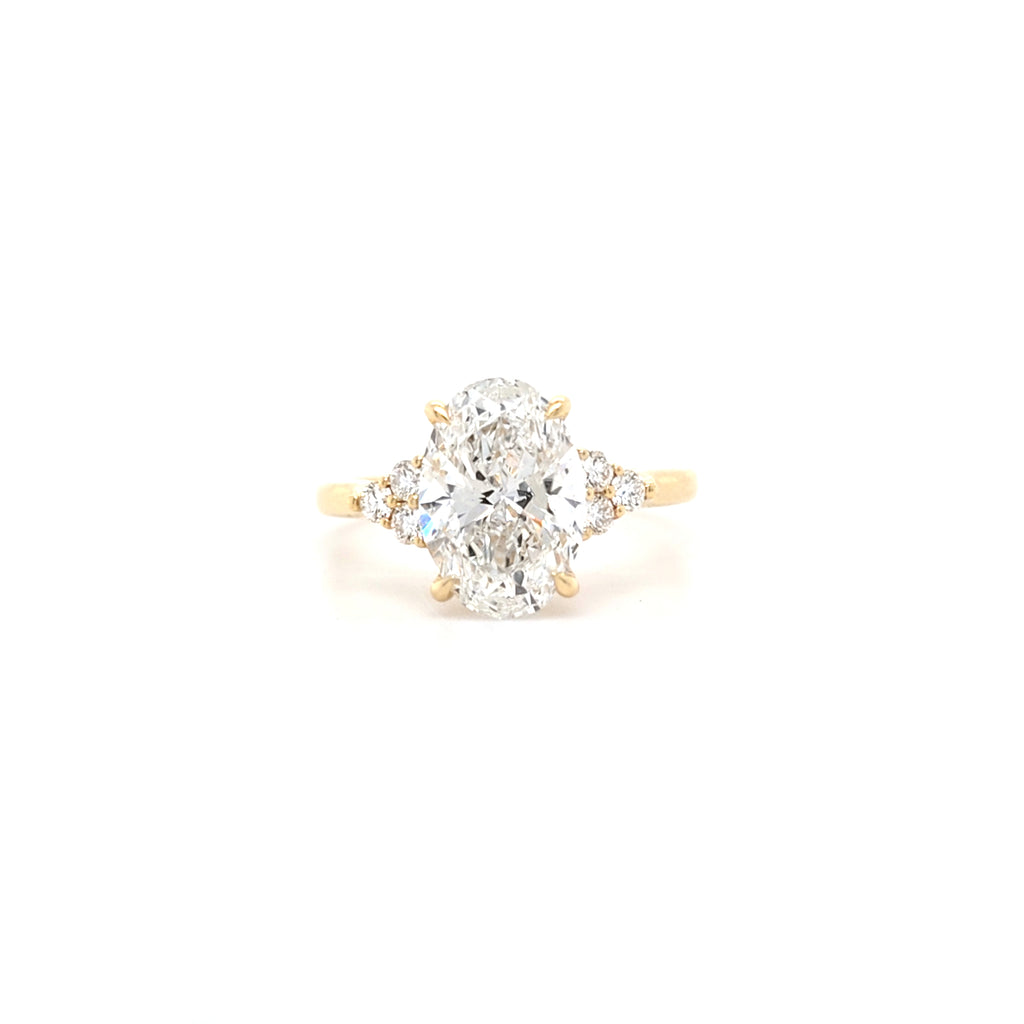 IGI 2.50ct D/VS2 Oval Cut LAB Diamond Ring with Trefoil Diamond Shoulders Set in 18ct Yellow Gold