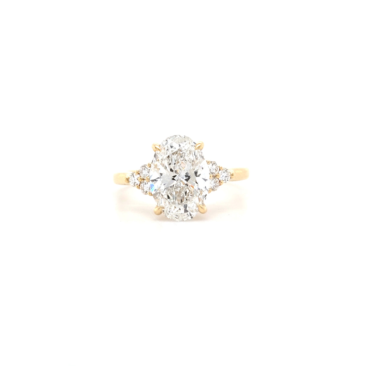 IGI 2.50ct D/VS2 Oval Cut LAB Diamond Ring with Trefoil Diamond Shoulders Set in 18ct Yellow Gold